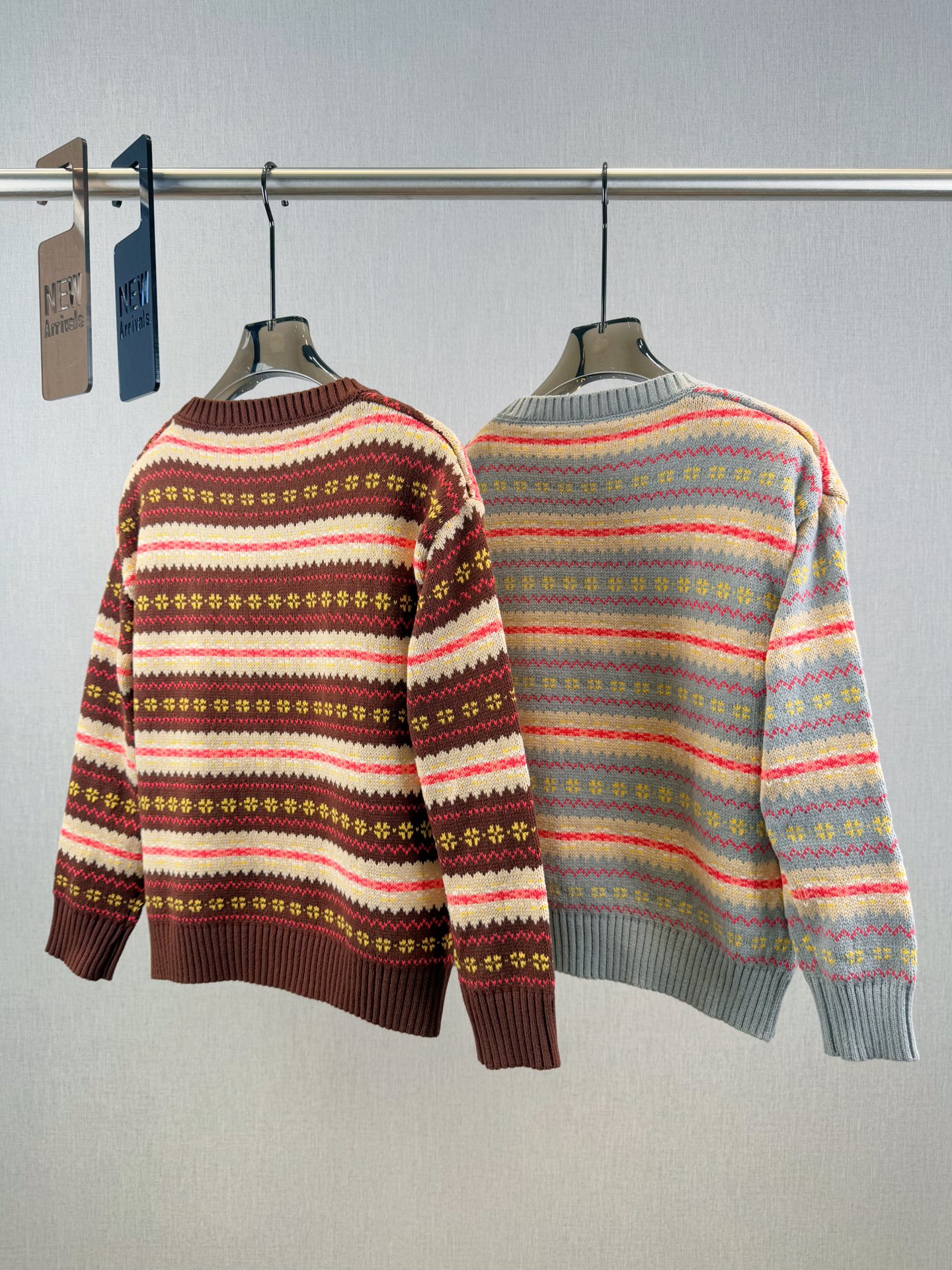 miu家｜费尔顿花纹套头🎀70%羊毛，30%羊绒费尔顿花纹条纹长袖，深棕条纹款配色浓郁又复古，小miu标