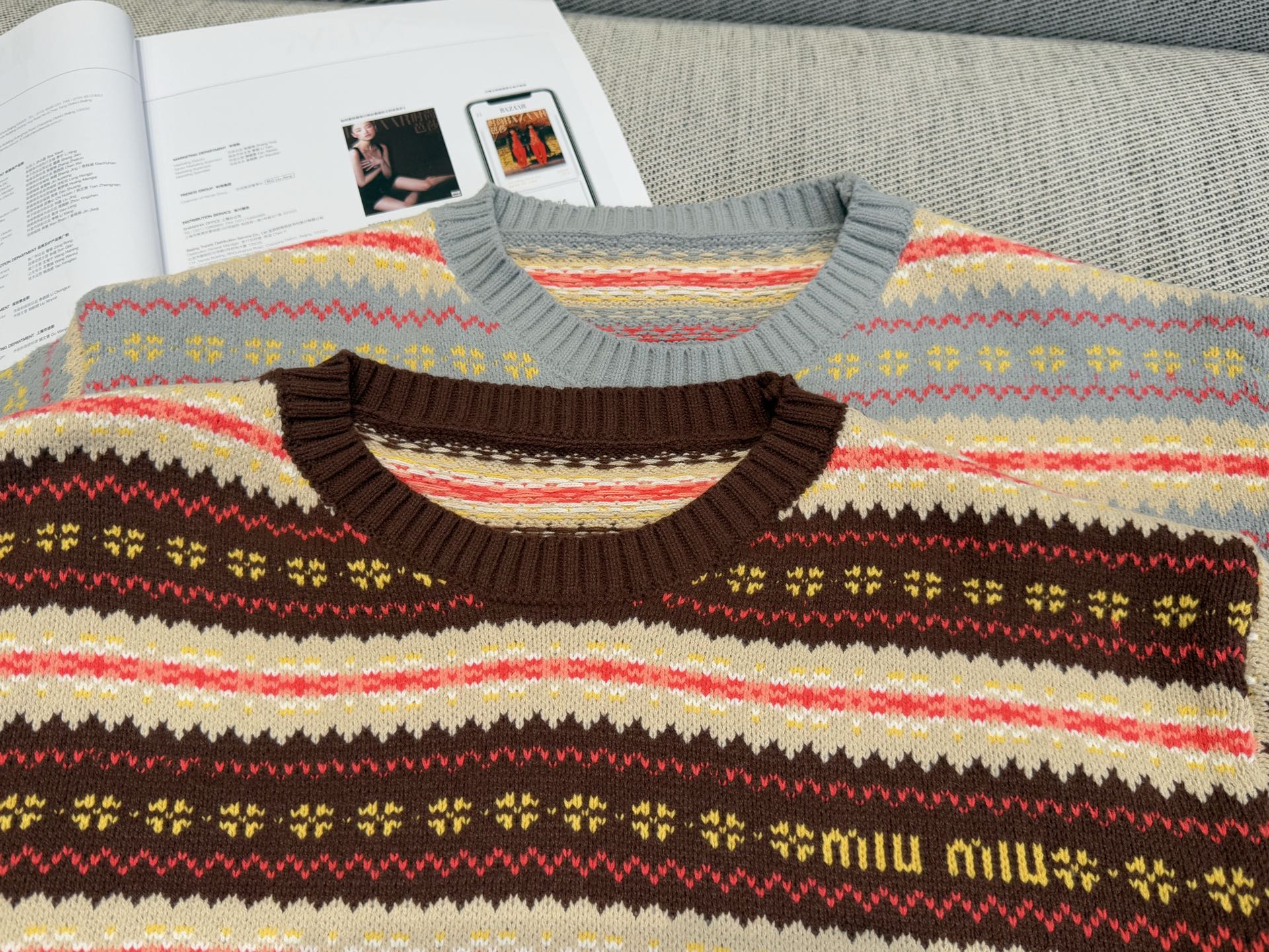 miu家｜费尔顿花纹套头🎀70%羊毛，30%羊绒费尔顿花纹条纹长袖，深棕条纹款配色浓郁又复古，小miu标