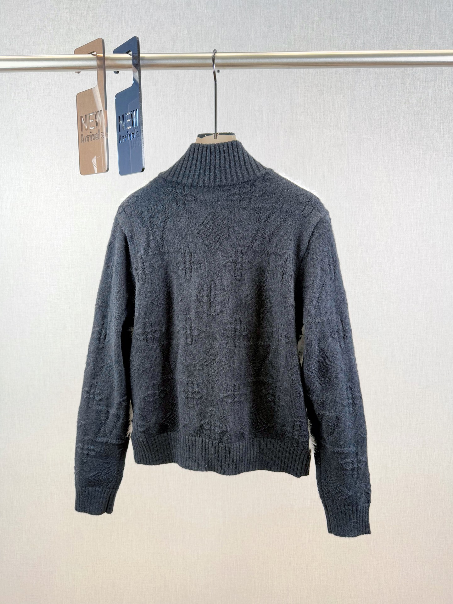 L家｜黑白拼接老花开衫🔴60%绵羊毛，15%羊绒，21%锦纶，3%聚酯纤维，1%氨纶经典老花图案，前襟拉