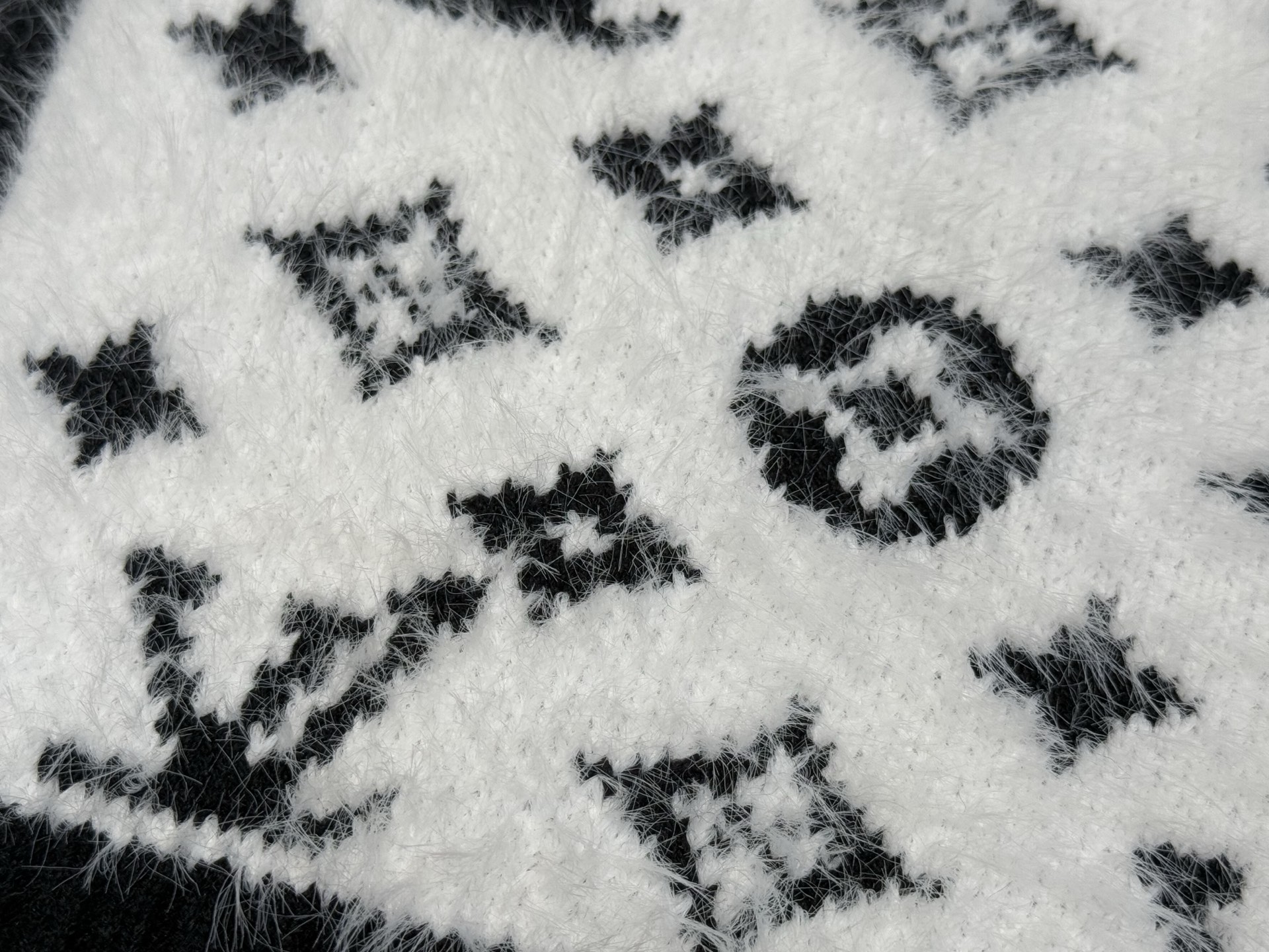 L家｜黑白拼接老花开衫🔴60%绵羊毛，15%羊绒，21%锦纶，3%聚酯纤维，1%氨纶经典老花图案，前襟拉