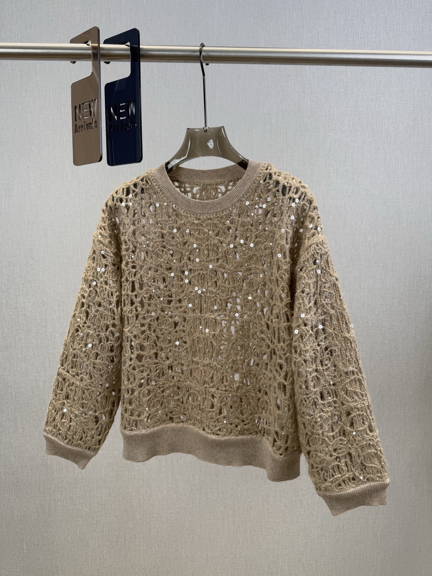 BC｜亮片镂空圆领长袖🟢43%羊毛，33%腈纶，12%马海毛，12%羊绒圆领套头裁剪，通体刺绣珠片钩花，