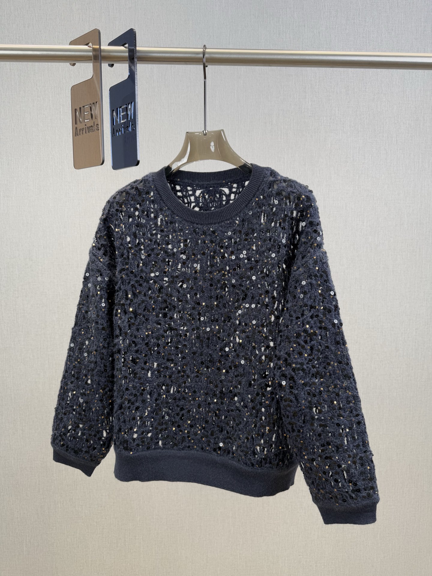 BC｜亮片镂空圆领长袖🟢43%羊毛，33%腈纶，12%马海毛，12%羊绒圆领套头裁剪，通体刺绣珠片钩花，