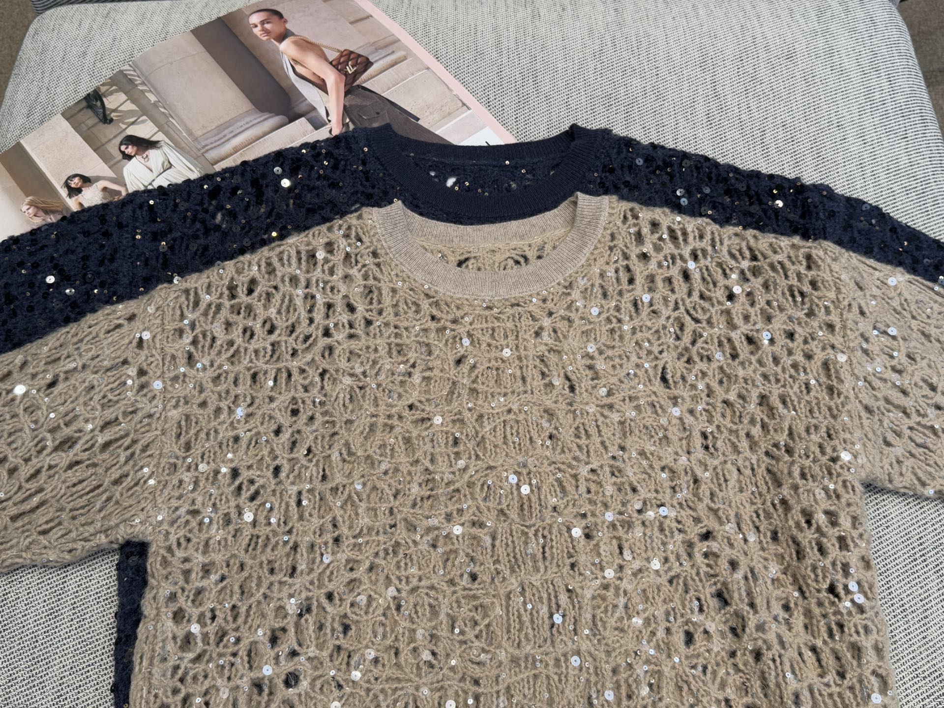 BC｜亮片镂空圆领长袖🟢43%羊毛，33%腈纶，12%马海毛，12%羊绒圆领套头裁剪，通体刺绣珠片钩花，