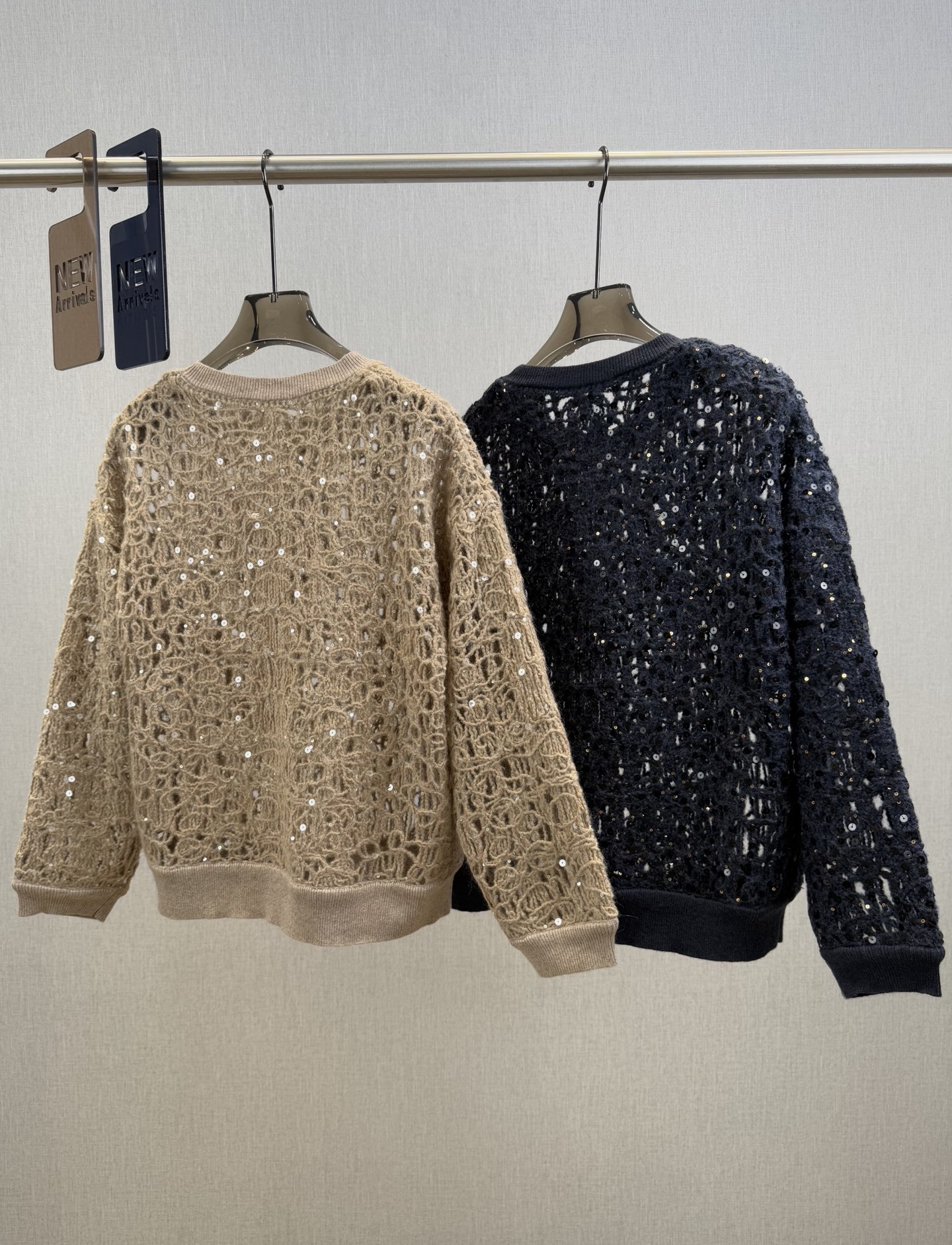 BC｜亮片镂空圆领长袖🟢43%羊毛，33%腈纶，12%马海毛，12%羊绒圆领套头裁剪，通体刺绣珠片钩花，