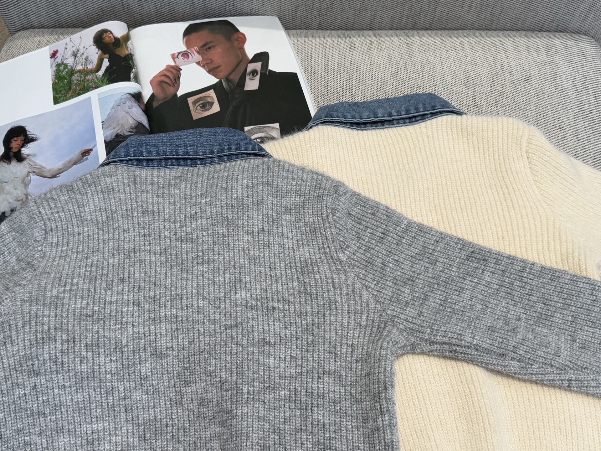 TB｜牛仔拼接开衫🔵100%羊毛牛仔拼接羊毛翻领开衫气质款！灰色羊毛主体柔糯亲肤，牛仔蓝领口碰撞出复古松