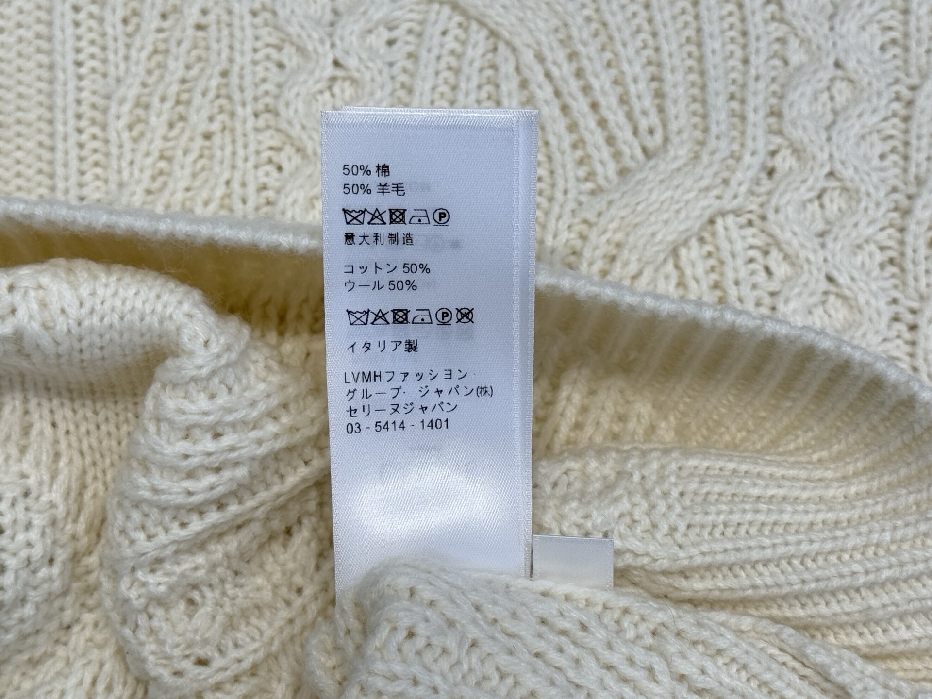 思家｜复古绞花长袖🍊50%羊毛，50%羊绒圆领长袖裁剪，胸前经典凯旋门logo，麻花编织工艺，简约又有细