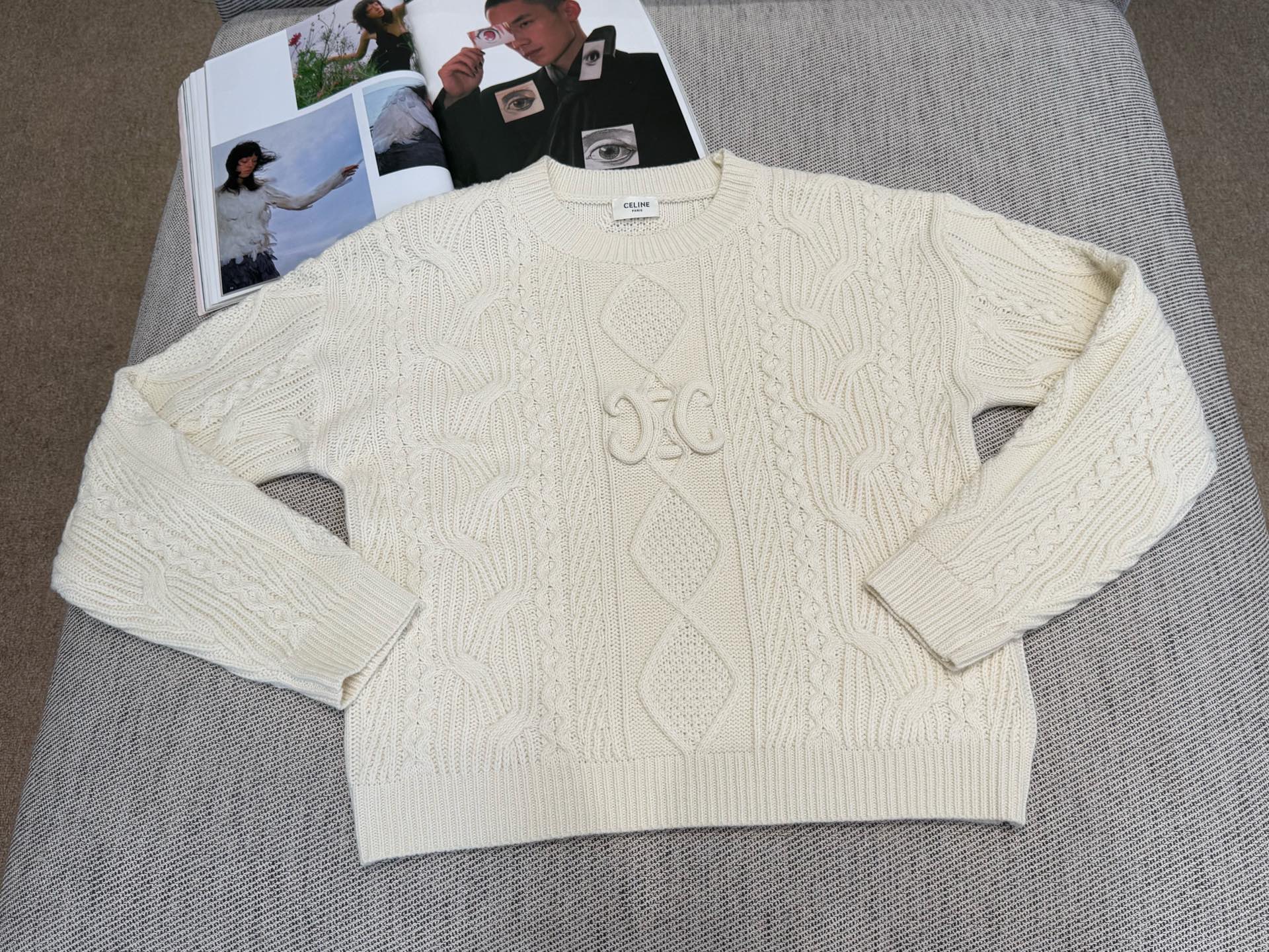 思家｜复古绞花长袖🍊50%羊毛，50%羊绒圆领长袖裁剪，胸前经典凯旋门logo，麻花编织工艺，简约又有细