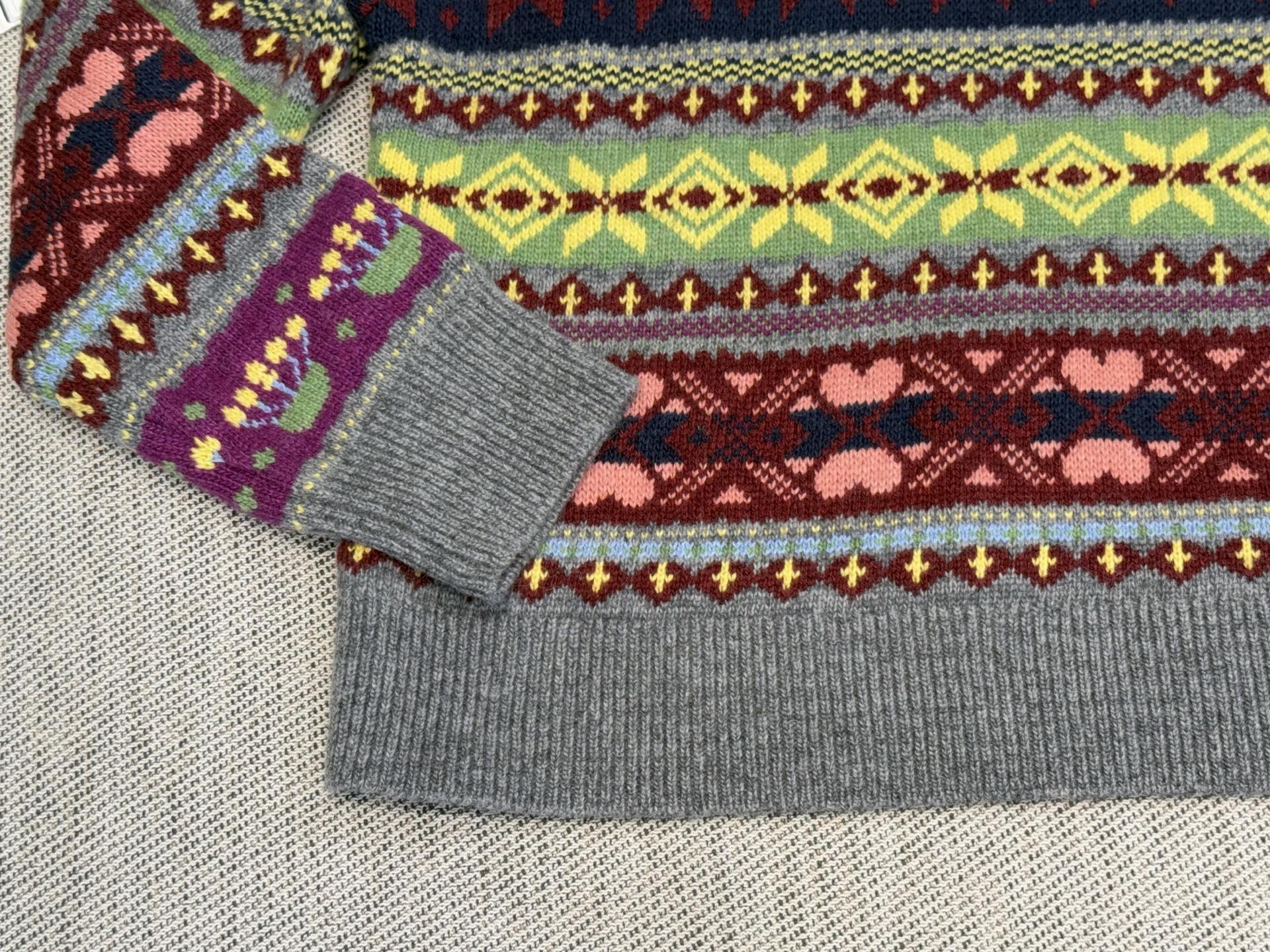 保罗｜费尔岛花纹套头💜100%羊毛圆领长袖套头裁剪，很厚实的一件，费尔岛花纹提花图案，特别精致，非常重工