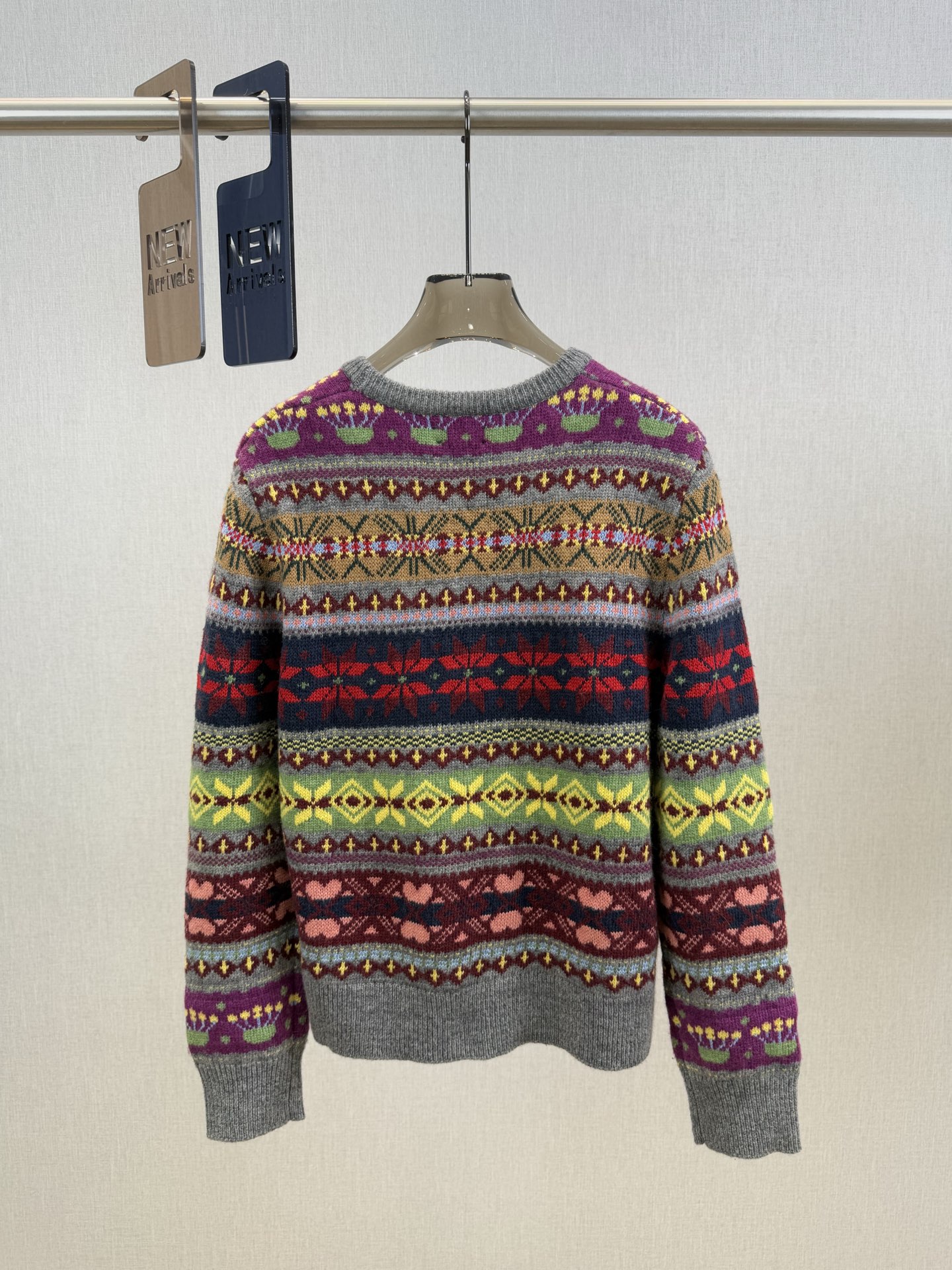 保罗｜费尔岛花纹套头💜100%羊毛圆领长袖套头裁剪，很厚实的一件，费尔岛花纹提花图案，特别精致，非常重工