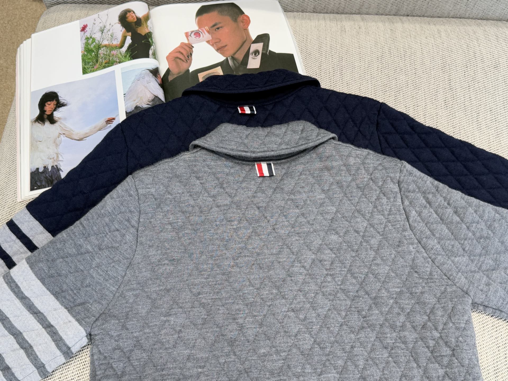 TB｜菱格立领开衫🟠100%扬子羊毛（带质检报告）菱格立领双开拉链长袖开衫，袖子四杠设计，搭配后背彩色织