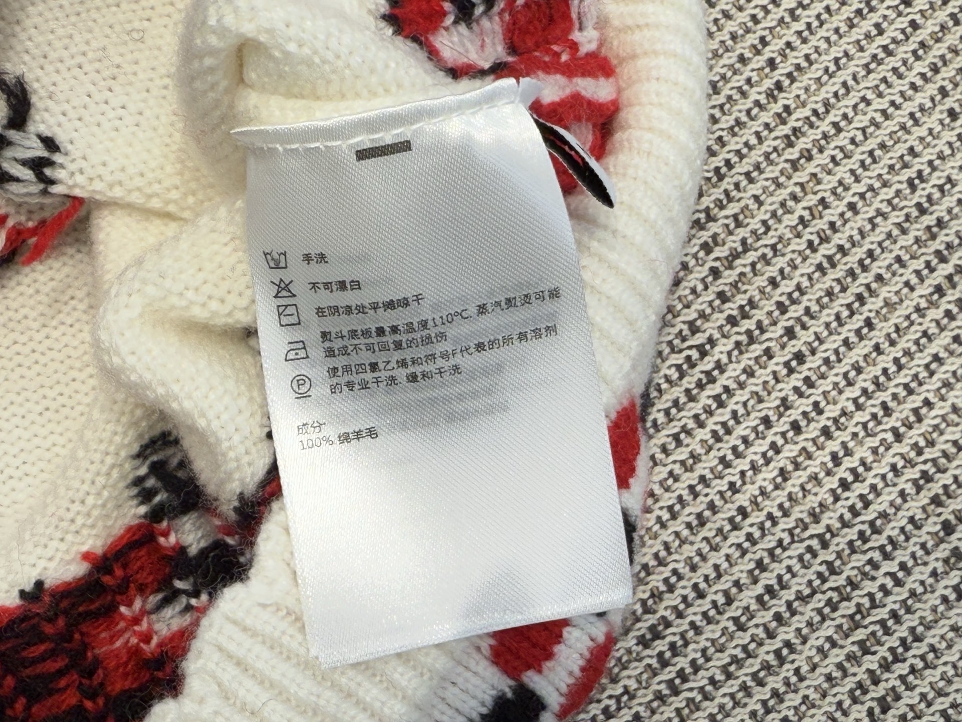 ER｜费尔岛花边开衫🔴100%绵羊毛费尔岛提花圆领开衫，罗纹花边设计，红白黑几何提花，ADF工艺，复古文