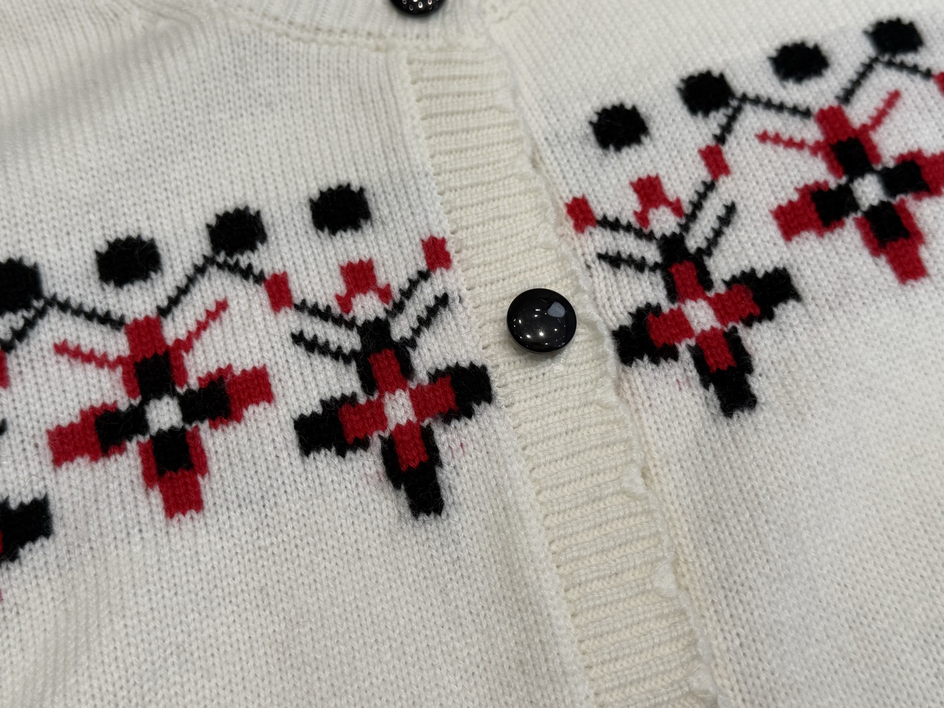 ER｜费尔岛花边开衫🔴100%绵羊毛费尔岛提花圆领开衫，罗纹花边设计，红白黑几何提花，ADF工艺，复古文