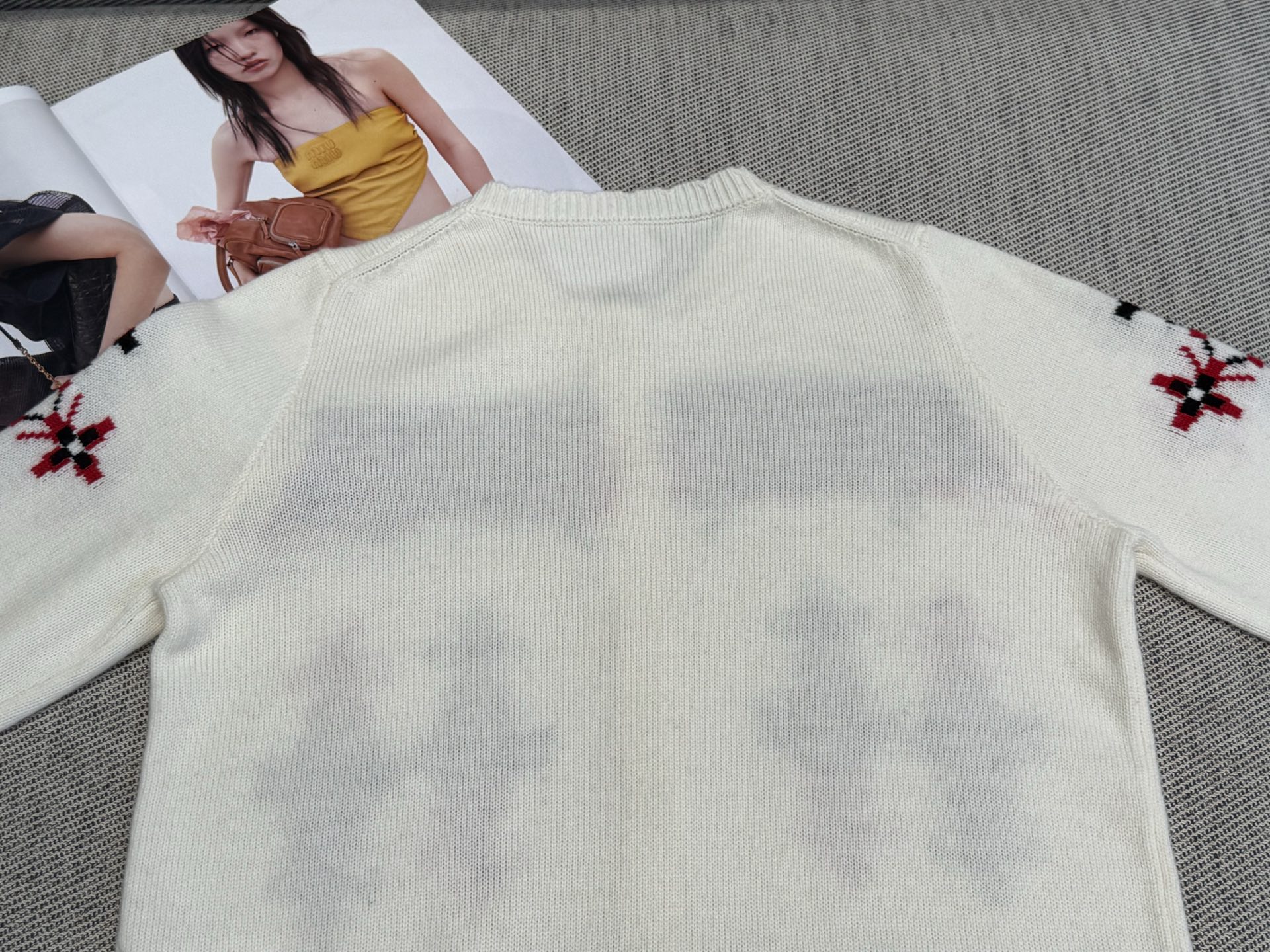 ER｜费尔岛花边开衫🔴100%绵羊毛费尔岛提花圆领开衫，罗纹花边设计，红白黑几何提花，ADF工艺，复古文