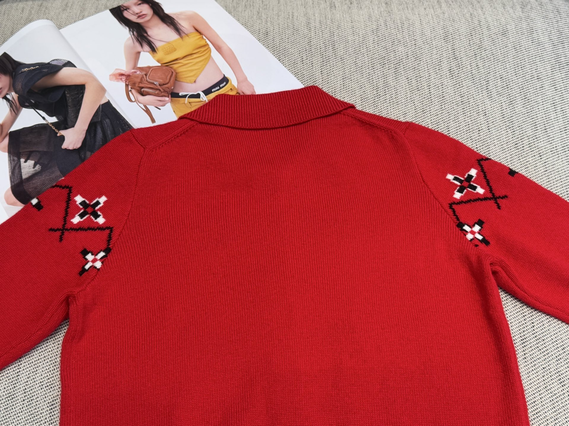 ER｜小马翻领开衫🔴100%绵羊毛时尚经典的费尔岛毛衣，几何提花图案，由ADF提花工艺实现，融合小马图案