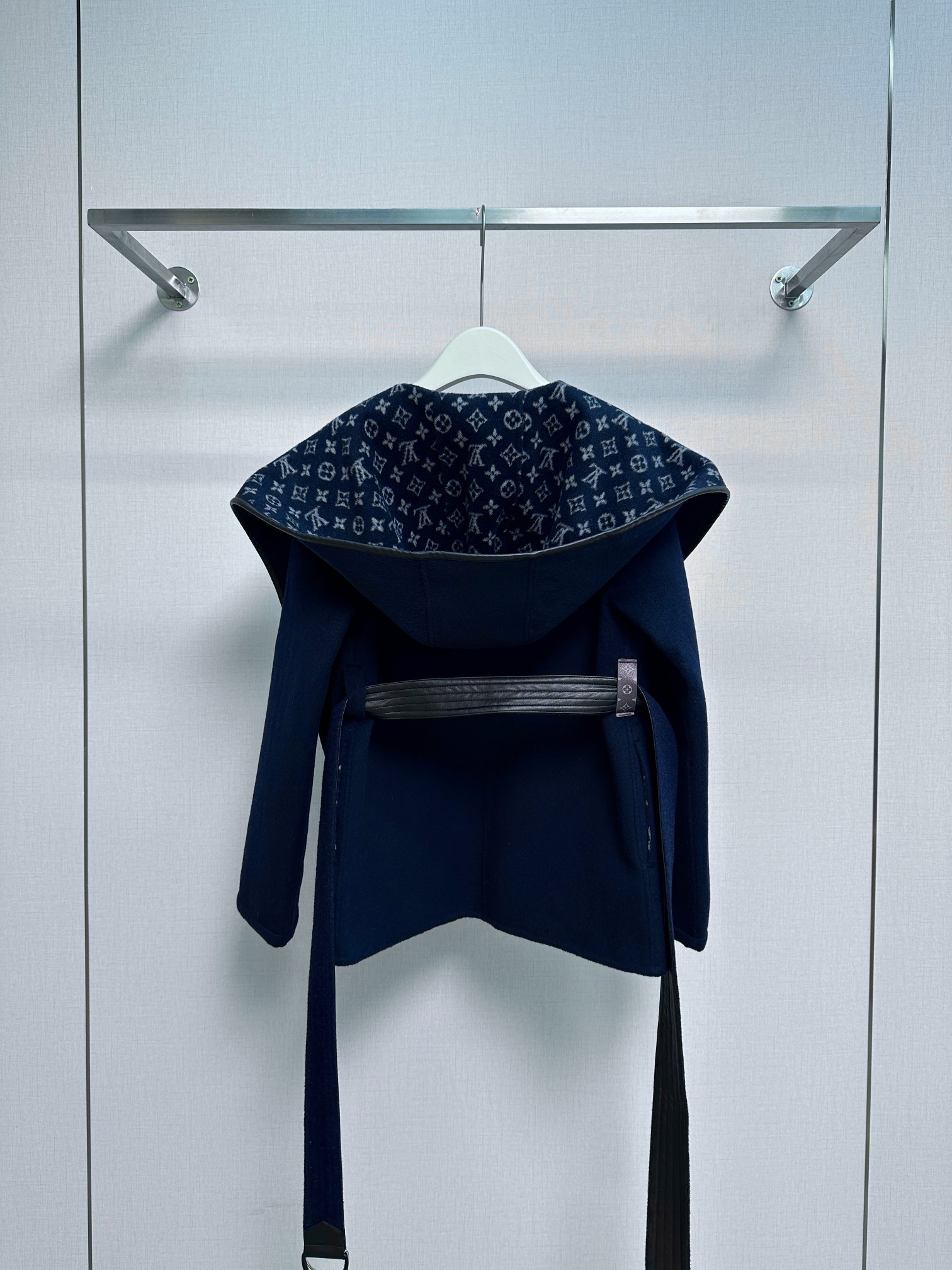 9L*家藏青短款小花大衣 
面料：99羊毛、1桑蚕丝

 