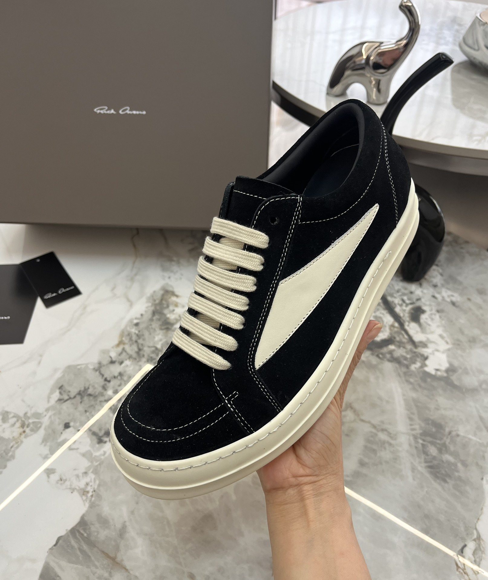 Rick Owens Roovens Lovers P700 Leisure Shoes with Original Packaging and TPU Base. - 图片 5