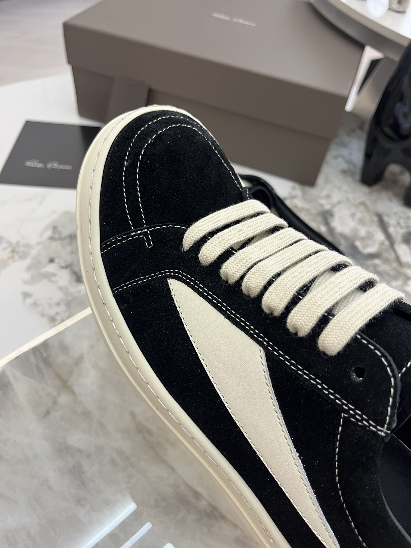 Rick Owens Roovens Lovers P700 Leisure Shoes with Original Packaging and TPU Base. - 图片 9