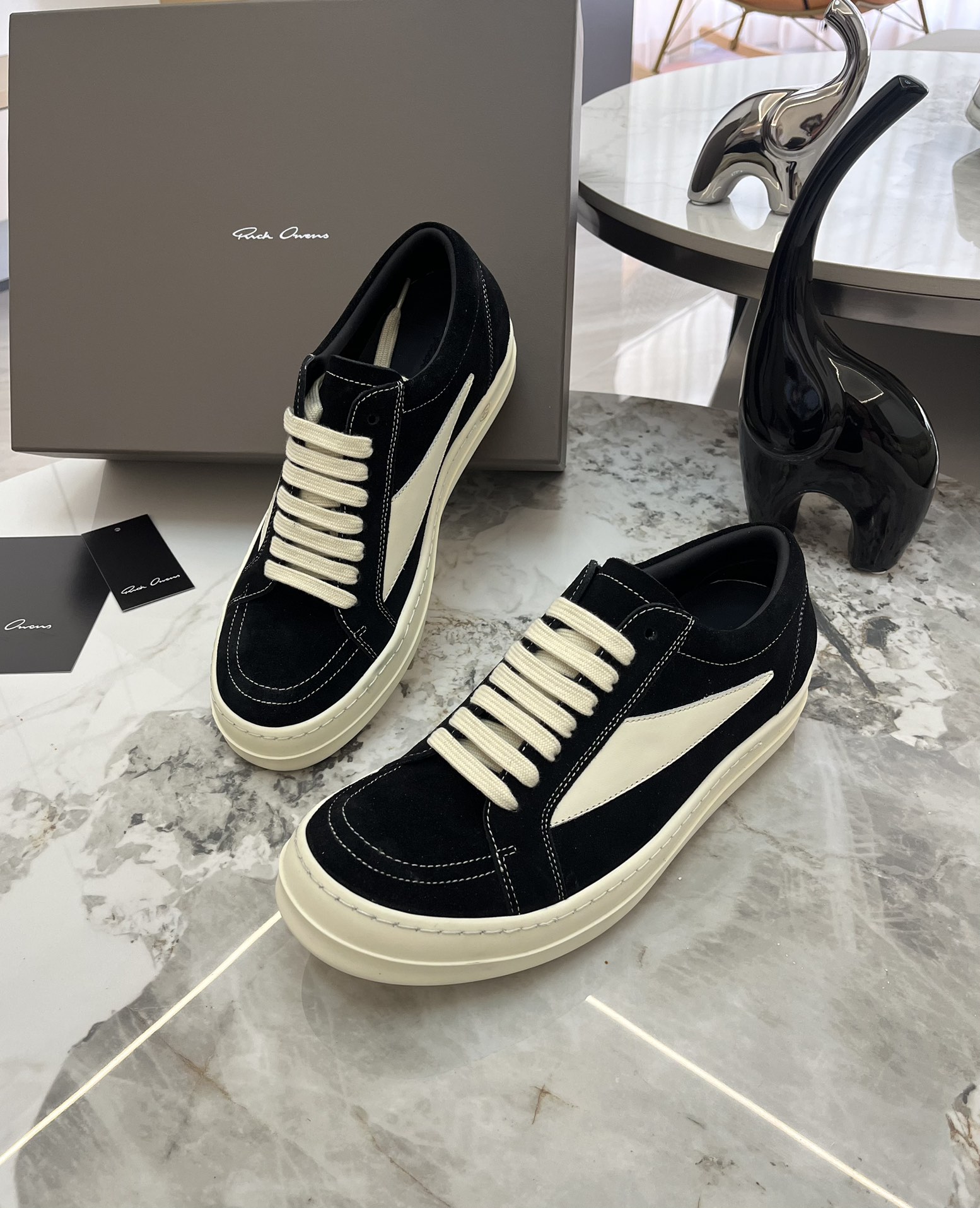 Rick Owens Roovens Lovers P700 Leisure Shoes with Original Packaging and TPU Base. - 图片 4