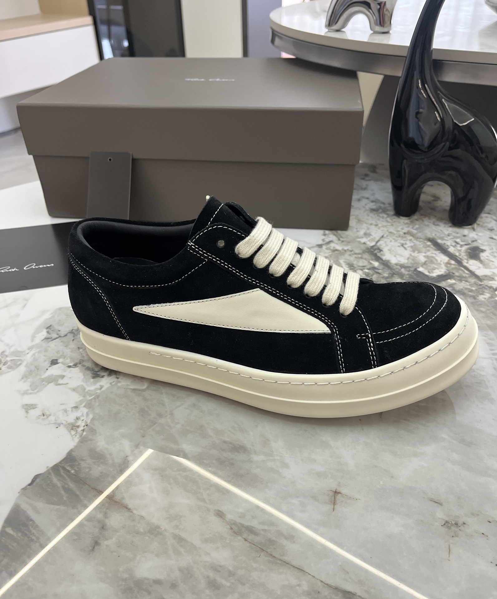 Rick Owens Roovens Lovers P700 Leisure Shoes with Original Packaging and TPU Base. - 图片 6