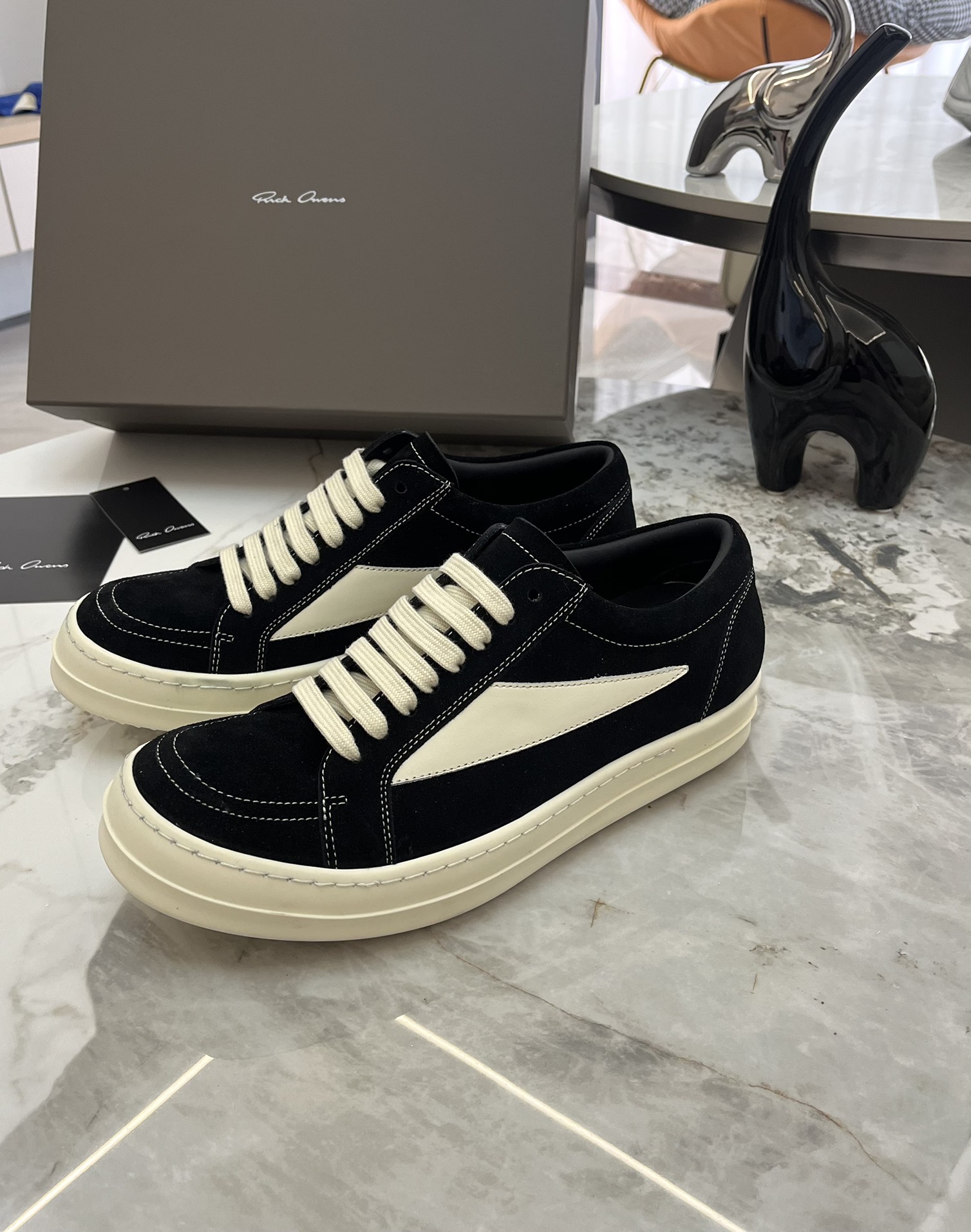 Rick Owens Roovens Lovers P700 Leisure Shoes with Original Packaging and TPU Base. - 图片 3