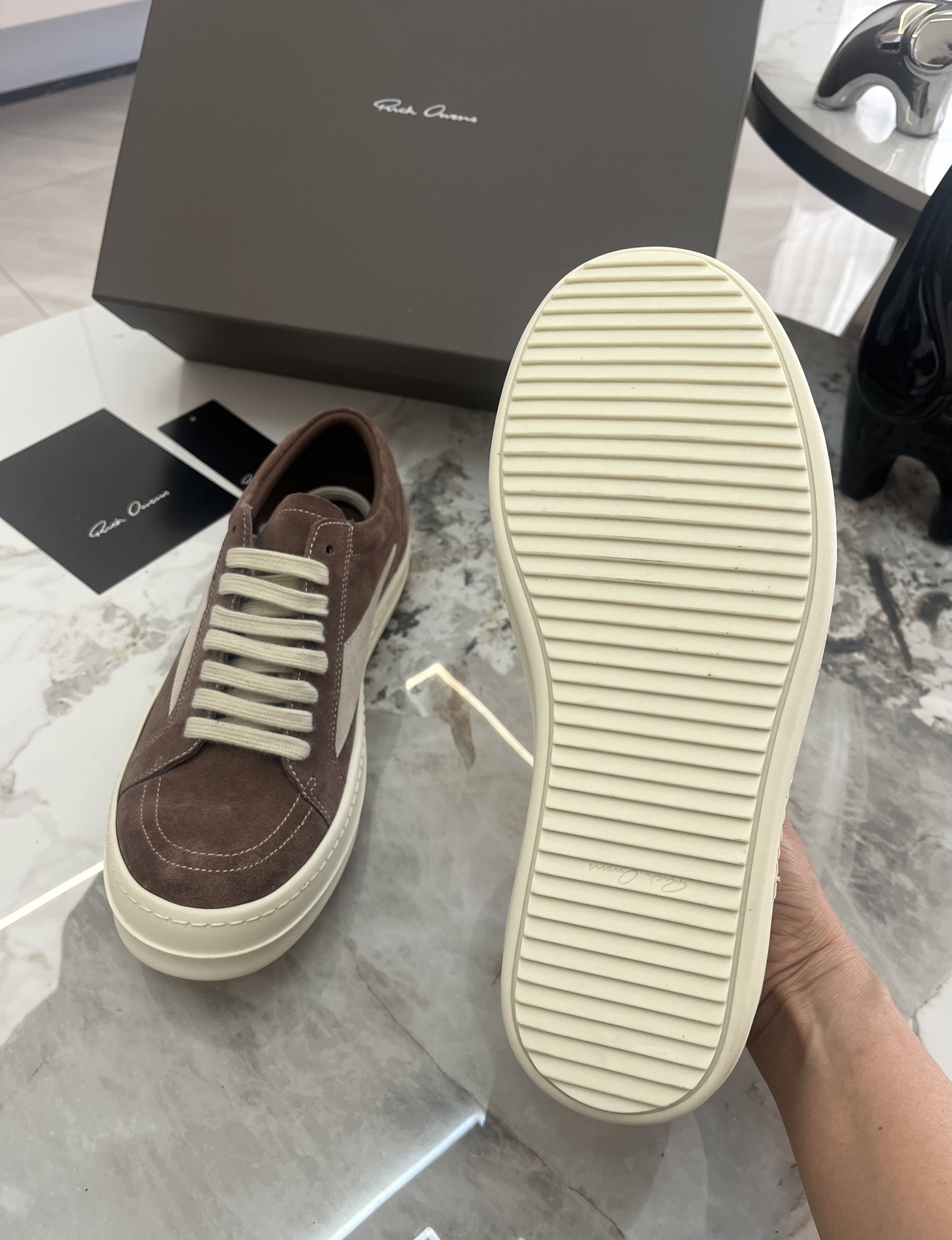 Rick Owens Roovens Lovers P700 Leisure Shoes with Unique Triangle Design and TPU Packaging - 图片 8