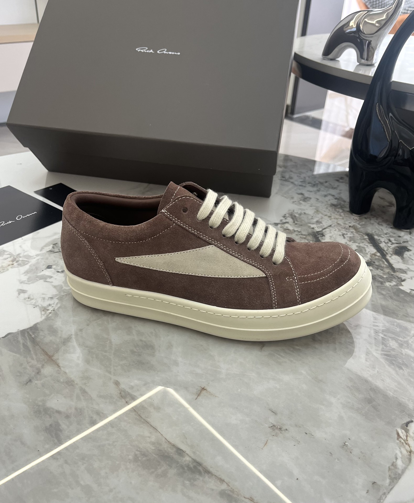 Rick Owens Roovens Lovers P700 Leisure Shoes with Unique Triangle Design and TPU Packaging - 图片 6