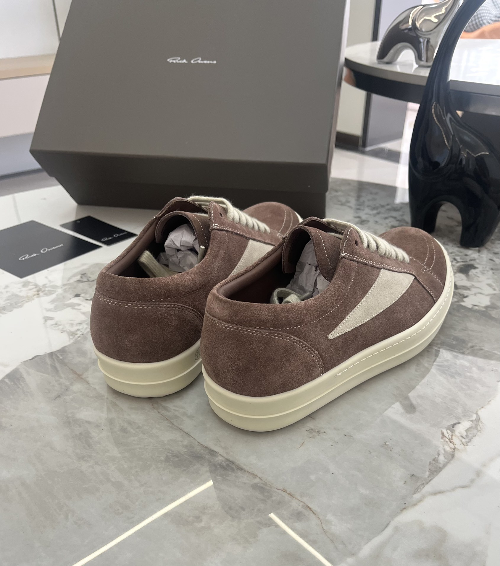 Rick Owens Roovens Lovers P700 Leisure Shoes with Unique Triangle Design and TPU Packaging - 图片 7