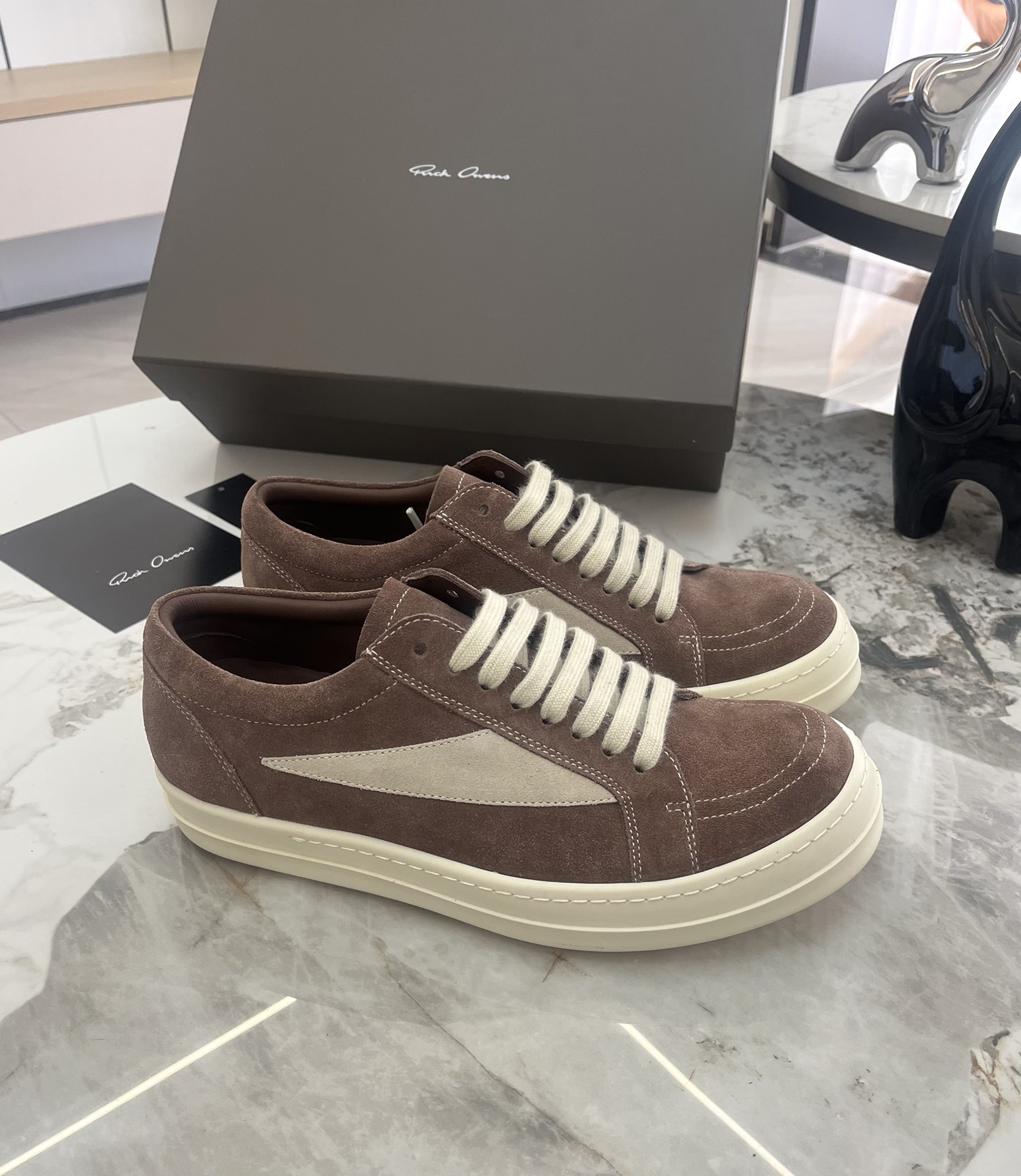 Rick Owens Roovens Lovers P700 Leisure Shoes with Unique Triangle Design and TPU Packaging - 图片 2