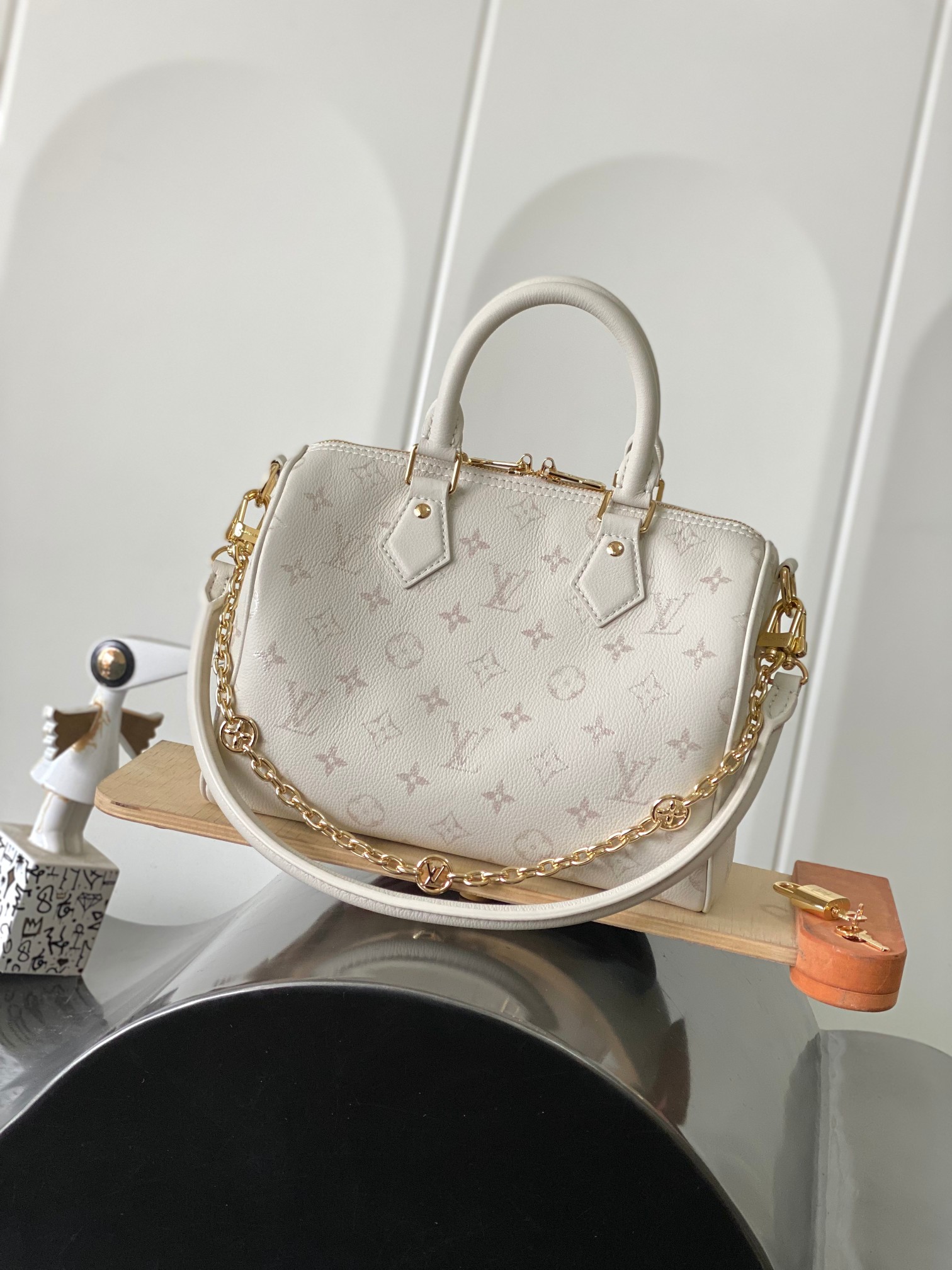 _deF9suYIDQ5klPY3JH-SGNITS9roto-zcD1DYzQ