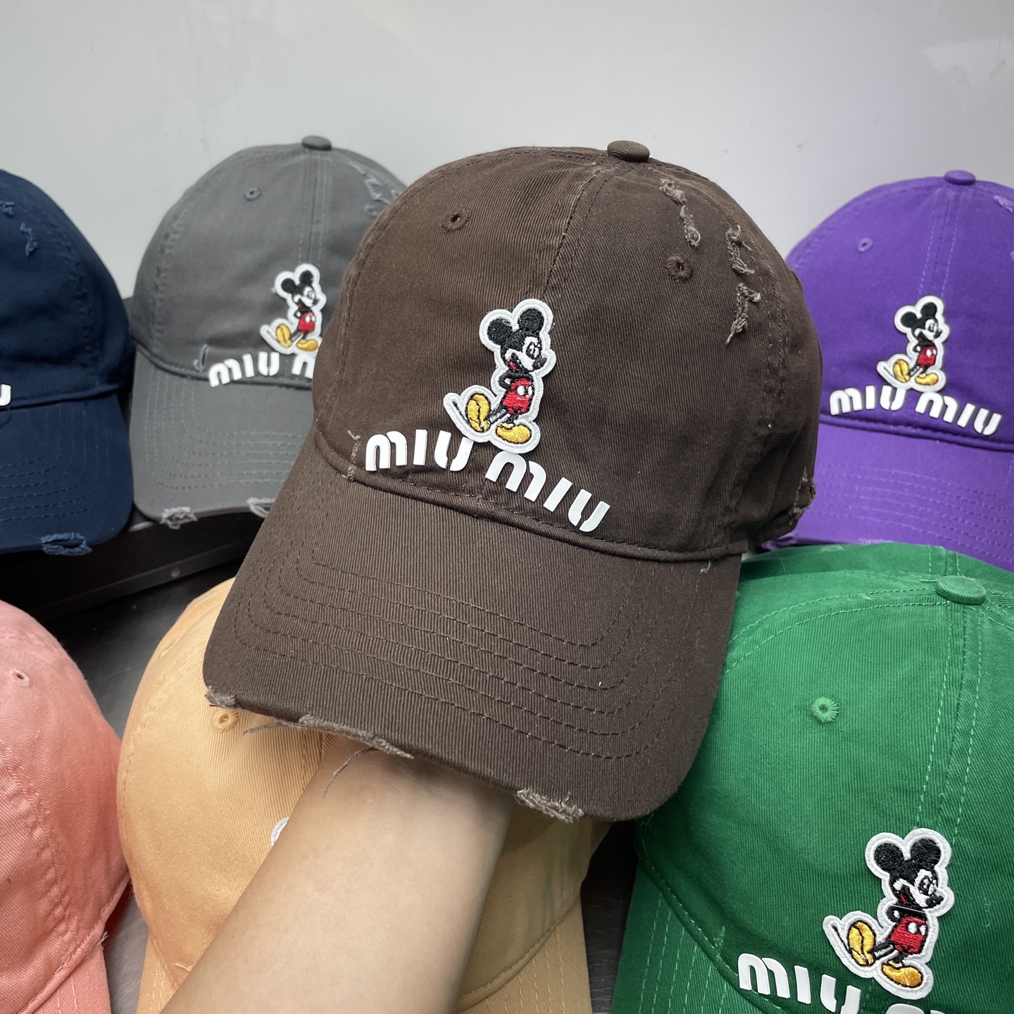  米奇Miu破洞棒球帽