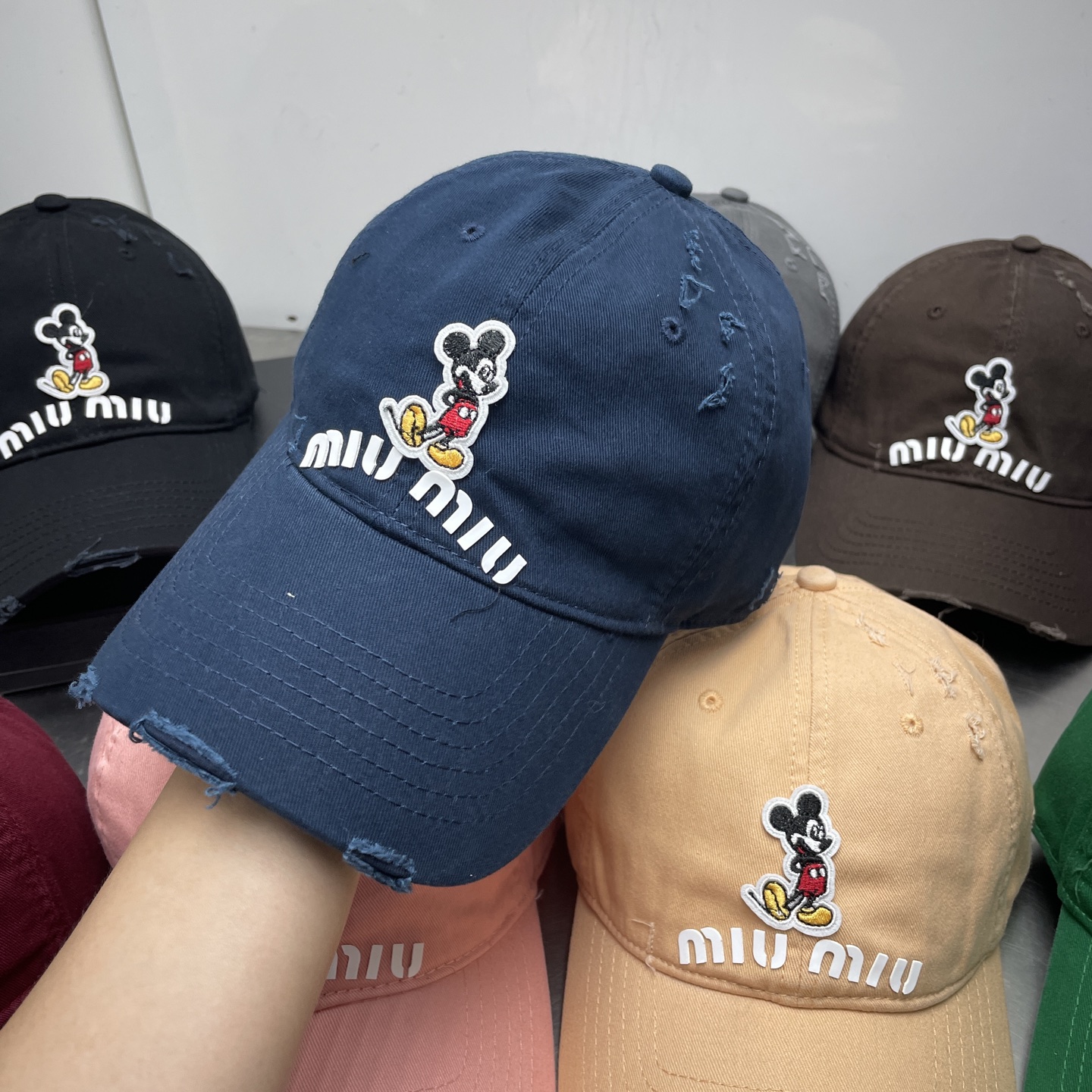  米奇Miu破洞棒球帽