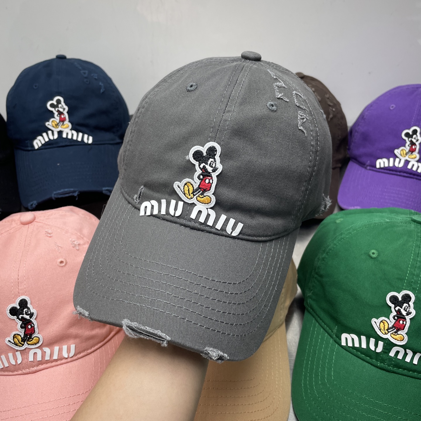  米奇Miu破洞棒球帽