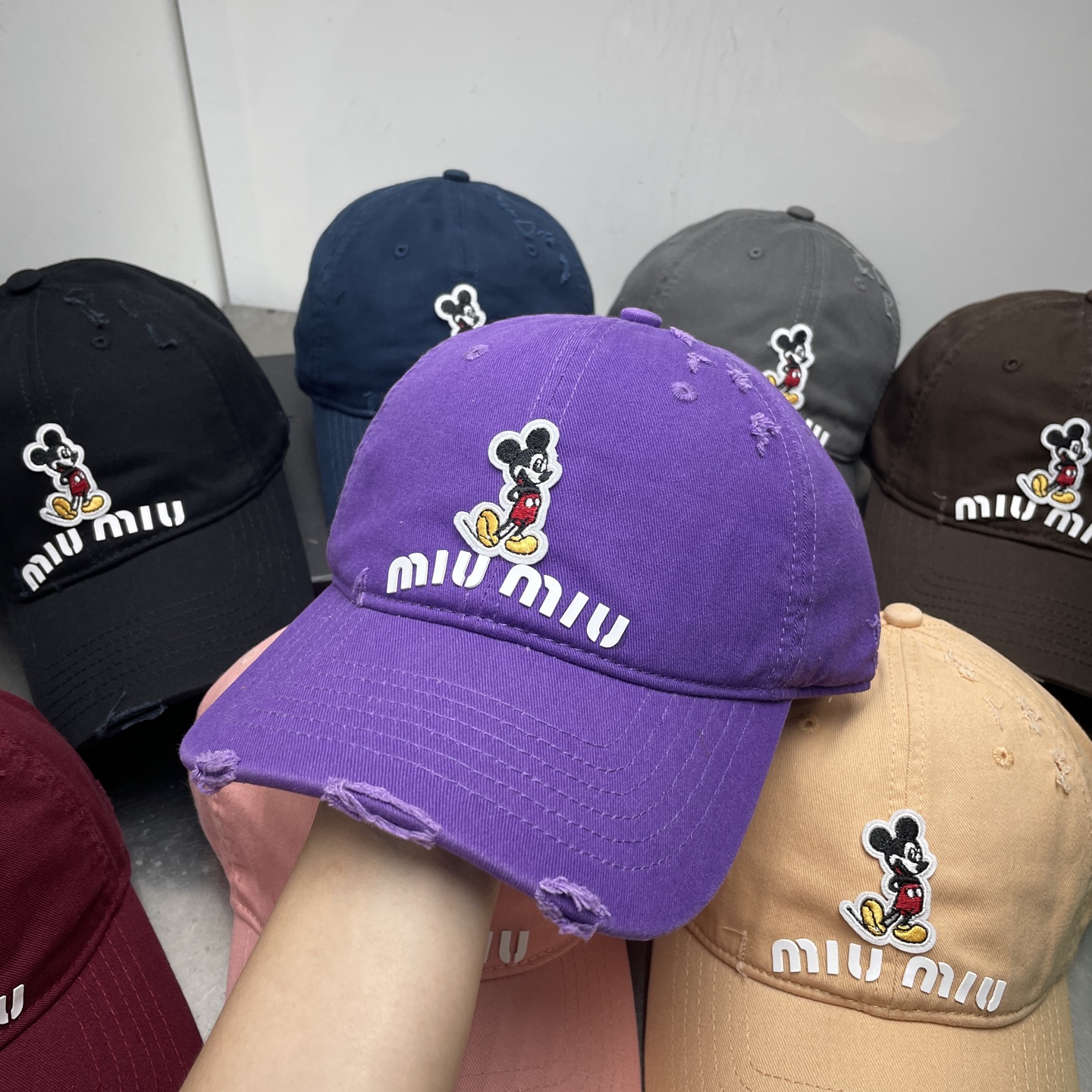  米奇Miu破洞棒球帽