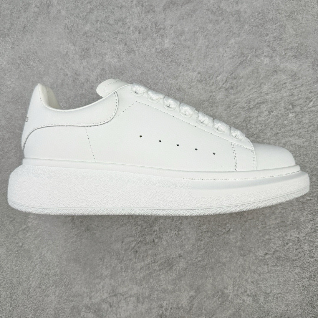 真标💰130 150 公司级💰200 纯原💰280 顶级💰450 Alexander McQueen/亚历山大麦昆
松糕鞋厚底增高小白鞋 垫脚 回弹度到位 耐磨又舒适 鞋底厚4.5cm 工厂店 直营店
Alexander McQueen/亚历山大麦昆 松糕鞋厚底增高小白鞋 进口丝绸亚光皮面 水染羊皮内里 牛皮垫脚 回弹度到位 耐磨又舒适 鞋底厚4.5cm 全套原版包装 配件齐全 官方一致 凹凸定制正品原盒包装 右脚鞋舌嵌入防伪芯片装置 外盒鞋标官方二维码扫码+防伪芯片 尺码：35/45
编码：by2936030 耐克 阿迪达斯 三叶草 椰子350 v2 sb dunk 古驰脏脏鞋 麦昆 匡威1970s 万斯 vans 范斯 新百伦 乔丹 air jordan 亚瑟士 斯凯奇 斐乐 彪马 锐步 mlb fila 鬼冢虎 莆田鞋 板鞋 樱花粉 af1 高帮 纯白 复古 满天星 解构 鞋盾 小麦色 蓝粉 马卡龙 低帮 独角兽 鸳鸯 联名 童鞋 冰淇淋 骨白冰蓝 白蓝 黑色 小白鞋 电玩像素 黑白 涂鸦 镭射 雾霾 白色 diy 1970s 夜光 大童 泼墨 中帮 黑武士 洛克公园 魔术贴 情侣 经典 四钩 奶咖色 刮刮乐 白丝绸 白银 3m 反光 白绿夜光 白橙双钩 小雏菊 权志龙 白绿橙 off white 飞线 金钩 冰块 小银钩 笑脸 缝线 剪纸 纯黑 蓝丝绸 情人节限定 白金 蓝白 354 黑曜石 熊猫 像素 冰蓝 四小勾 水晶底 寿桃 洞洞鞋 彩虹像素 灰色 air force 1 黑色 拖鞋 aj4 aj35 aj11 篮球鞋 莆田 aj3 aj6 aj13 aj7 童鞋 儿童鞋 aj312 aj36 黑白奥利奥 传奇蓝 aj32 限量版 飞人拖鞋 康扣 熊猫 北卡蓝 low 白水泥 藤原浩 aj34郭艾伦 影子灰 蒂芙尼绿 aj10 倒钩 aj9 冰雪奇缘 黑曜石 aj31 aj270 球鞋 大魔王 冰激凌 樱木花道 热熔岩 迪奥联名 胭脂红 凉鞋 aj15 满天星 水泥灰 芝加哥 鸳鸯 aj28 情侣 aj28 樱花粉 电玩像素 北卡蓝 小迪奥 粉色 樱花粉 电玩像素 烟灰 变色龙 兵马俑 大巴黎 aj16 兔八哥 马卡龙 大学蓝 aj30 黑水泥 白蛇 叶绿素 火影 白水泥 情人节限定 粉蛇 黑红 球鞋gtcut kobe球鞋 zoom kobe 500黑武士 2022r nike星空 gt球鞋 zoom跑鞋 纽巴伦990 nikecourt女鞋 zoom aj1 nb827 斐乐hike nike青花瓷 aj镭射 科6 next跑鞋 宇航员2.0 小白鞋 男鞋 运动鞋 斯凯奇 斐乐 板鞋 aj 彪马 新百伦 亚瑟士 new balance adidas 阿迪达斯 篮球鞋 空军一号 纯白 跑步鞋 vision street wear puma 女运动休闲鞋 nb 情侣鞋 球鞋 dunk 美津浓 欧文7 运动鞋女款跑步鞋 休闲男鞋 aj1 拖鞋 耐克鞋男新款 鞋子 童鞋 男款 飞马 zoom 超级飞马 跑鞋 老爹鞋 air max 儿童鞋子 男士 飞马38 m2k 日落 黑白熊猫 女款 飞马39 男款 阿甘鞋 飞马37 夏季 dunk sb 华夫鞋 凉鞋 开拓者 夏款 毛毛虫 气垫 air zoom 休闲鞋 高帮 帆布鞋 sacai 2022 vapormax 赤足 飞马36 af1 紫葡萄 树莓紫 winflo8 court女鞋 网鞋 zoom 破二 dc0774 拖鞋 superfly 子弹头 dunk黑白熊猫 blazer max270 欧文7 小童鞋 阿尔法 欧文8 登月 星空 莆田 黑武士 airmax97 贝壳头 三叶草 boost forum 椰子鞋 yeezy neo 暗夜精灵 金标 椰子 350 v2 ultraboost 清风 阿尔法 涉水鞋 ub21 ub22 forum84 ub nmd 爆米花 pro2 cut supernova x9000 椰子500 小椰子 forum low 史密斯 椰子700 樱花系列女鞋 新百伦530 327 574 5740 满天星 992 550 990 303 nb2002ra 302 元祖灰 993 990v5 nb300 ms327 580 999 nb327新百伦 新百伦878 nb300 5740奶茶色 m5740nb5740 997 608 452 nbms327 992元祖灰 996 880 低帮 倒钩 aj1 low 北卡蓝 黑曜石 倒钩藤原浩鞋 芝加哥 禁穿 小迪奥aj1 aj1大学蓝 樱花粉 烟灰 闪电倒钩 mid 影子灰 白丝绸 黑红脚趾 黑红 马卡龙 小dior 蒂芙尼绿 黑脚趾 小摩卡 蜘蛛侠 兔八哥 莆田纯原 纯白 中帮 黑粉脚趾 鸳鸯 low摩卡棕 扣碎 倒钩低帮 小闪电 凯尔特人 芝加哥ow联名 灰白 红豆奶茶 叛逆 换底 扣碎篮板 摩卡棕 迪奥联名鞋 皇家蓝 低帮女鞋倒钩白棕 泡泡糖 黑粉脚趾 北卡蓝低帮 黑绿脚趾 影子灰 蒂芙尼绿 黑脚趾 浆果粉 扣碎篮板 鸳鸯 冰淇淋 白丝绸 激光蓝 offwhite联名 黑粉脚趾 蓝 水洗丹宁 情人节 午夜蓝 凯尔特人 泡泡糖 男鞋 女鞋 夏季 儿童 拖鞋 小众鞋 篮球鞋 凉鞋 运动鞋 跑步鞋 童鞋 板鞋 日落 足球鞋 小白鞋 跑鞋 老爹鞋 zoom 超级飞马 36 37 38 sb dunk 鞋子 新款 m2k air max 薄款 赤足5.0 星空 登月 回到未来 vapormax 超轻 网鞋 气垫鞋 阿甘鞋 休闲鞋 47 blazer 高帮 樱花粉 free