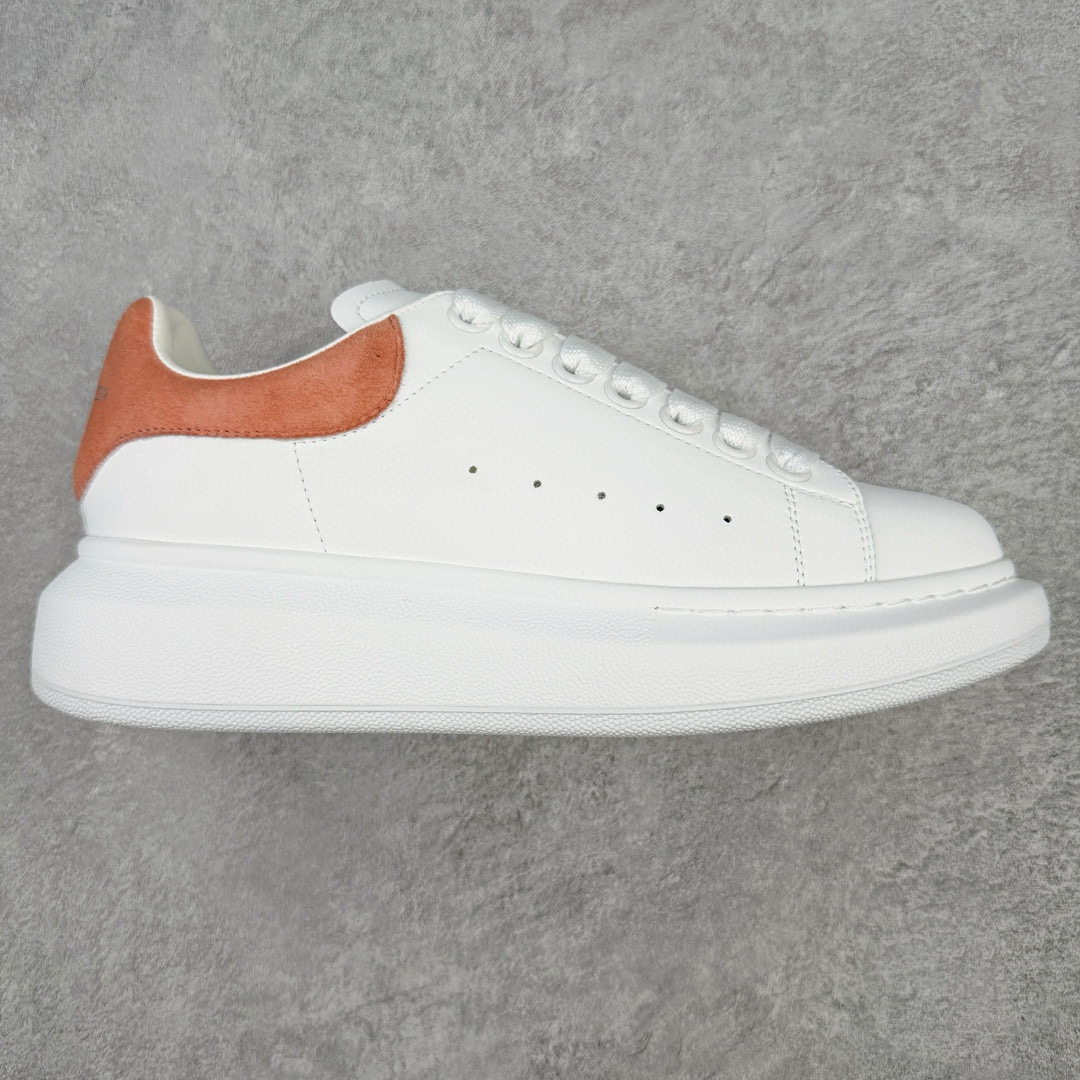 真标💰130 150 公司级💰200 纯原💰280 顶级💰450 Alexander McQueen/亚历山大麦昆
松糕鞋厚底增高小白鞋 垫脚 回弹度到位 耐磨又舒适 鞋底厚4.5cm 工厂店 直营店
Alexander McQueen/亚历山大麦昆 松糕鞋厚底增高小白鞋 进口丝绸亚光皮面 水染羊皮内里 牛皮垫脚 回弹度到位 耐磨又舒适 鞋底厚4.5cm 全套原版包装 配件齐全 官方一致 凹凸定制正品原盒包装 右脚鞋舌嵌入防伪芯片装置 外盒鞋标官方二维码扫码+防伪芯片 尺码：35/45
编码：by2936030 耐克 阿迪达斯 三叶草 椰子350 v2 sb dunk 古驰脏脏鞋 麦昆 匡威1970s 万斯 vans 范斯 新百伦 乔丹 air jordan 亚瑟士 斯凯奇 斐乐 彪马 锐步 mlb fila 鬼冢虎 莆田鞋 板鞋 樱花粉 af1 高帮 纯白 复古 满天星 解构 鞋盾 小麦色 蓝粉 马卡龙 低帮 独角兽 鸳鸯 联名 童鞋 冰淇淋 骨白冰蓝 白蓝 黑色 小白鞋 电玩像素 黑白 涂鸦 镭射 雾霾 白色 diy 1970s 夜光 大童 泼墨 中帮 黑武士 洛克公园 魔术贴 情侣 经典 四钩 奶咖色 刮刮乐 白丝绸 白银 3m 反光 白绿夜光 白橙双钩 小雏菊 权志龙 白绿橙 off white 飞线 金钩 冰块 小银钩 笑脸 缝线 剪纸 纯黑 蓝丝绸 情人节限定 白金 蓝白 354 黑曜石 熊猫 像素 冰蓝 四小勾 水晶底 寿桃 洞洞鞋 彩虹像素 灰色 air force 1 黑色 拖鞋 aj4 aj35 aj11 篮球鞋 莆田 aj3 aj6 aj13 aj7 童鞋 儿童鞋 aj312 aj36 黑白奥利奥 传奇蓝 aj32 限量版 飞人拖鞋 康扣 熊猫 北卡蓝 low 白水泥 藤原浩 aj34郭艾伦 影子灰 蒂芙尼绿 aj10 倒钩 aj9 冰雪奇缘 黑曜石 aj31 aj270 球鞋 大魔王 冰激凌 樱木花道 热熔岩 迪奥联名 胭脂红 凉鞋 aj15 满天星 水泥灰 芝加哥 鸳鸯 aj28 情侣 aj28 樱花粉 电玩像素 北卡蓝 小迪奥 粉色 樱花粉 电玩像素 烟灰 变色龙 兵马俑 大巴黎 aj16 兔八哥 马卡龙 大学蓝 aj30 黑水泥 白蛇 叶绿素 火影 白水泥 情人节限定 粉蛇 黑红 球鞋gtcut kobe球鞋 zoom kobe 500黑武士 2022r nike星空 gt球鞋 zoom跑鞋 纽巴伦990 nikecourt女鞋 zoom aj1 nb827 斐乐hike nike青花瓷 aj镭射 科6 next跑鞋 宇航员2.0 小白鞋 男鞋 运动鞋 斯凯奇 斐乐 板鞋 aj 彪马 新百伦 亚瑟士 new balance adidas 阿迪达斯 篮球鞋 空军一号 纯白 跑步鞋 vision street wear puma 女运动休闲鞋 nb 情侣鞋 球鞋 dunk 美津浓 欧文7 运动鞋女款跑步鞋 休闲男鞋 aj1 拖鞋 耐克鞋男新款 鞋子 童鞋 男款 飞马 zoom 超级飞马 跑鞋 老爹鞋 air max 儿童鞋子 男士 飞马38 m2k 日落 黑白熊猫 女款 飞马39 男款 阿甘鞋 飞马37 夏季 dunk sb 华夫鞋 凉鞋 开拓者 夏款 毛毛虫 气垫 air zoom 休闲鞋 高帮 帆布鞋 sacai 2022 vapormax 赤足 飞马36 af1 紫葡萄 树莓紫 winflo8 court女鞋 网鞋 zoom 破二 dc0774 拖鞋 superfly 子弹头 dunk黑白熊猫 blazer max270 欧文7 小童鞋 阿尔法 欧文8 登月 星空 莆田 黑武士 airmax97 贝壳头 三叶草 boost forum 椰子鞋 yeezy neo 暗夜精灵 金标 椰子 350 v2 ultraboost 清风 阿尔法 涉水鞋 ub21 ub22 forum84 ub nmd 爆米花 pro2 cut supernova x9000 椰子500 小椰子 forum low 史密斯 椰子700 樱花系列女鞋 新百伦530 327 574 5740 满天星 992 550 990 303 nb2002ra 302 元祖灰 993 990v5 nb300 ms327 580 999 nb327新百伦 新百伦878 nb300 5740奶茶色 m5740nb5740 997 608 452 nbms327 992元祖灰 996 880 低帮 倒钩 aj1 low 北卡蓝 黑曜石 倒钩藤原浩鞋 芝加哥 禁穿 小迪奥aj1 aj1大学蓝 樱花粉 烟灰 闪电倒钩 mid 影子灰 白丝绸 黑红脚趾 黑红 马卡龙 小dior 蒂芙尼绿 黑脚趾 小摩卡 蜘蛛侠 兔八哥 莆田纯原 纯白 中帮 黑粉脚趾 鸳鸯 low摩卡棕 扣碎 倒钩低帮 小闪电 凯尔特人 芝加哥ow联名 灰白 红豆奶茶 叛逆 换底 扣碎篮板 摩卡棕 迪奥联名鞋 皇家蓝 低帮女鞋倒钩白棕 泡泡糖 黑粉脚趾 北卡蓝低帮 黑绿脚趾 影子灰 蒂芙尼绿 黑脚趾 浆果粉 扣碎篮板 鸳鸯 冰淇淋 白丝绸 激光蓝 offwhite联名 黑粉脚趾 蓝 水洗丹宁 情人节 午夜蓝 凯尔特人 泡泡糖 男鞋 女鞋 夏季 儿童 拖鞋 小众鞋 篮球鞋 凉鞋 运动鞋 跑步鞋 童鞋 板鞋 日落 足球鞋 小白鞋 跑鞋 老爹鞋 zoom 超级飞马 36 37 38 sb dunk 鞋子 新款 m2k air max 薄款 赤足5.0 星空 登月 回到未来 vapormax 超轻 网鞋 气垫鞋 阿甘鞋 休闲鞋 47 blazer 高帮 樱花粉 free