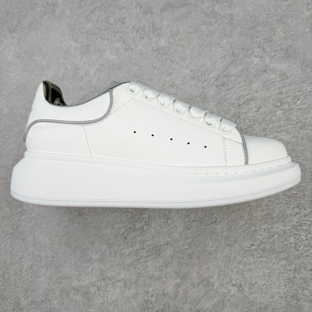 真标💰130 150 公司级💰200 纯原💰280 顶级💰450 Alexander McQueen/亚历山大麦昆
松糕鞋厚底增高小白鞋 垫脚 回弹度到位 耐磨又舒适 鞋底厚4.5cm 工厂店 直营店
Alexander McQueen/亚历山大麦昆 松糕鞋厚底增高小白鞋 进口丝绸亚光皮面 水染羊皮内里 牛皮垫脚 回弹度到位 耐磨又舒适 鞋底厚4.5cm 全套原版包装 配件齐全 官方一致 凹凸定制正品原盒包装 右脚鞋舌嵌入防伪芯片装置 外盒鞋标官方二维码扫码+防伪芯片 尺码：35/45
编码：by2936030 耐克 阿迪达斯 三叶草 椰子350 v2 sb dunk 古驰脏脏鞋 麦昆 匡威1970s 万斯 vans 范斯 新百伦 乔丹 air jordan 亚瑟士 斯凯奇 斐乐 彪马 锐步 mlb fila 鬼冢虎 莆田鞋 板鞋 樱花粉 af1 高帮 纯白 复古 满天星 解构 鞋盾 小麦色 蓝粉 马卡龙 低帮 独角兽 鸳鸯 联名 童鞋 冰淇淋 骨白冰蓝 白蓝 黑色 小白鞋 电玩像素 黑白 涂鸦 镭射 雾霾 白色 diy 1970s 夜光 大童 泼墨 中帮 黑武士 洛克公园 魔术贴 情侣 经典 四钩 奶咖色 刮刮乐 白丝绸 白银 3m 反光 白绿夜光 白橙双钩 小雏菊 权志龙 白绿橙 off white 飞线 金钩 冰块 小银钩 笑脸 缝线 剪纸 纯黑 蓝丝绸 情人节限定 白金 蓝白 354 黑曜石 熊猫 像素 冰蓝 四小勾 水晶底 寿桃 洞洞鞋 彩虹像素 灰色 air force 1 黑色 拖鞋 aj4 aj35 aj11 篮球鞋 莆田 aj3 aj6 aj13 aj7 童鞋 儿童鞋 aj312 aj36 黑白奥利奥 传奇蓝 aj32 限量版 飞人拖鞋 康扣 熊猫 北卡蓝 low 白水泥 藤原浩 aj34郭艾伦 影子灰 蒂芙尼绿 aj10 倒钩 aj9 冰雪奇缘 黑曜石 aj31 aj270 球鞋 大魔王 冰激凌 樱木花道 热熔岩 迪奥联名 胭脂红 凉鞋 aj15 满天星 水泥灰 芝加哥 鸳鸯 aj28 情侣 aj28 樱花粉 电玩像素 北卡蓝 小迪奥 粉色 樱花粉 电玩像素 烟灰 变色龙 兵马俑 大巴黎 aj16 兔八哥 马卡龙 大学蓝 aj30 黑水泥 白蛇 叶绿素 火影 白水泥 情人节限定 粉蛇 黑红 球鞋gtcut kobe球鞋 zoom kobe 500黑武士 2022r nike星空 gt球鞋 zoom跑鞋 纽巴伦990 nikecourt女鞋 zoom aj1 nb827 斐乐hike nike青花瓷 aj镭射 科6 next跑鞋 宇航员2.0 小白鞋 男鞋 运动鞋 斯凯奇 斐乐 板鞋 aj 彪马 新百伦 亚瑟士 new balance adidas 阿迪达斯 篮球鞋 空军一号 纯白 跑步鞋 vision street wear puma 女运动休闲鞋 nb 情侣鞋 球鞋 dunk 美津浓 欧文7 运动鞋女款跑步鞋 休闲男鞋 aj1 拖鞋 耐克鞋男新款 鞋子 童鞋 男款 飞马 zoom 超级飞马 跑鞋 老爹鞋 air max 儿童鞋子 男士 飞马38 m2k 日落 黑白熊猫 女款 飞马39 男款 阿甘鞋 飞马37 夏季 dunk sb 华夫鞋 凉鞋 开拓者 夏款 毛毛虫 气垫 air zoom 休闲鞋 高帮 帆布鞋 sacai 2022 vapormax 赤足 飞马36 af1 紫葡萄 树莓紫 winflo8 court女鞋 网鞋 zoom 破二 dc0774 拖鞋 superfly 子弹头 dunk黑白熊猫 blazer max270 欧文7 小童鞋 阿尔法 欧文8 登月 星空 莆田 黑武士 airmax97 贝壳头 三叶草 boost forum 椰子鞋 yeezy neo 暗夜精灵 金标 椰子 350 v2 ultraboost 清风 阿尔法 涉水鞋 ub21 ub22 forum84 ub nmd 爆米花 pro2 cut supernova x9000 椰子500 小椰子 forum low 史密斯 椰子700 樱花系列女鞋 新百伦530 327 574 5740 满天星 992 550 990 303 nb2002ra 302 元祖灰 993 990v5 nb300 ms327 580 999 nb327新百伦 新百伦878 nb300 5740奶茶色 m5740nb5740 997 608 452 nbms327 992元祖灰 996 880 低帮 倒钩 aj1 low 北卡蓝 黑曜石 倒钩藤原浩鞋 芝加哥 禁穿 小迪奥aj1 aj1大学蓝 樱花粉 烟灰 闪电倒钩 mid 影子灰 白丝绸 黑红脚趾 黑红 马卡龙 小dior 蒂芙尼绿 黑脚趾 小摩卡 蜘蛛侠 兔八哥 莆田纯原 纯白 中帮 黑粉脚趾 鸳鸯 low摩卡棕 扣碎 倒钩低帮 小闪电 凯尔特人 芝加哥ow联名 灰白 红豆奶茶 叛逆 换底 扣碎篮板 摩卡棕 迪奥联名鞋 皇家蓝 低帮女鞋倒钩白棕 泡泡糖 黑粉脚趾 北卡蓝低帮 黑绿脚趾 影子灰 蒂芙尼绿 黑脚趾 浆果粉 扣碎篮板 鸳鸯 冰淇淋 白丝绸 激光蓝 offwhite联名 黑粉脚趾 蓝 水洗丹宁 情人节 午夜蓝 凯尔特人 泡泡糖 男鞋 女鞋 夏季 儿童 拖鞋 小众鞋 篮球鞋 凉鞋 运动鞋 跑步鞋 童鞋 板鞋 日落 足球鞋 小白鞋 跑鞋 老爹鞋 zoom 超级飞马 36 37 38 sb dunk 鞋子 新款 m2k air max 薄款 赤足5.0 星空 登月 回到未来 vapormax 超轻 网鞋 气垫鞋 阿甘鞋 休闲鞋 47 blazer 高帮 樱花粉 free