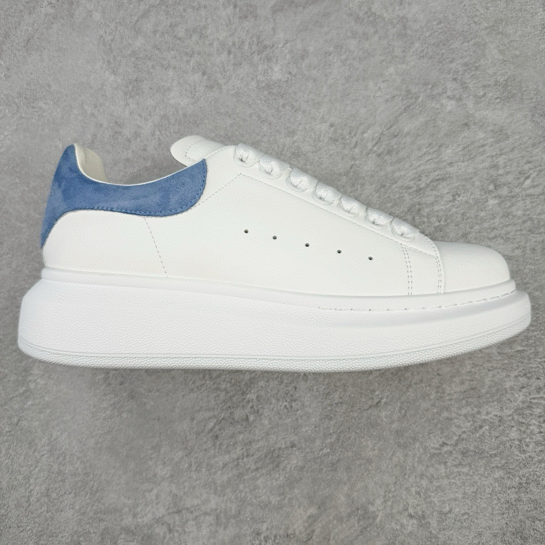 真标💰130 150 公司级💰200 纯原💰280 顶级💰450 Alexander McQueen/亚历山大麦昆
松糕鞋厚底增高小白鞋 垫脚 回弹度到位 耐磨又舒适 鞋底厚4.5cm 工厂店 直营店
Alexander McQueen/亚历山大麦昆 松糕鞋厚底增高小白鞋 进口丝绸亚光皮面 水染羊皮内里 牛皮垫脚 回弹度到位 耐磨又舒适 鞋底厚4.5cm 全套原版包装 配件齐全 官方一致 凹凸定制正品原盒包装 右脚鞋舌嵌入防伪芯片装置 外盒鞋标官方二维码扫码+防伪芯片 尺码：35/45
编码：by2936030 耐克 阿迪达斯 三叶草 椰子350 v2 sb dunk 古驰脏脏鞋 麦昆 匡威1970s 万斯 vans 范斯 新百伦 乔丹 air jordan 亚瑟士 斯凯奇 斐乐 彪马 锐步 mlb fila 鬼冢虎 莆田鞋 板鞋 樱花粉 af1 高帮 纯白 复古 满天星 解构 鞋盾 小麦色 蓝粉 马卡龙 低帮 独角兽 鸳鸯 联名 童鞋 冰淇淋 骨白冰蓝 白蓝 黑色 小白鞋 电玩像素 黑白 涂鸦 镭射 雾霾 白色 diy 1970s 夜光 大童 泼墨 中帮 黑武士 洛克公园 魔术贴 情侣 经典 四钩 奶咖色 刮刮乐 白丝绸 白银 3m 反光 白绿夜光 白橙双钩 小雏菊 权志龙 白绿橙 off white 飞线 金钩 冰块 小银钩 笑脸 缝线 剪纸 纯黑 蓝丝绸 情人节限定 白金 蓝白 354 黑曜石 熊猫 像素 冰蓝 四小勾 水晶底 寿桃 洞洞鞋 彩虹像素 灰色 air force 1 黑色 拖鞋 aj4 aj35 aj11 篮球鞋 莆田 aj3 aj6 aj13 aj7 童鞋 儿童鞋 aj312 aj36 黑白奥利奥 传奇蓝 aj32 限量版 飞人拖鞋 康扣 熊猫 北卡蓝 low 白水泥 藤原浩 aj34郭艾伦 影子灰 蒂芙尼绿 aj10 倒钩 aj9 冰雪奇缘 黑曜石 aj31 aj270 球鞋 大魔王 冰激凌 樱木花道 热熔岩 迪奥联名 胭脂红 凉鞋 aj15 满天星 水泥灰 芝加哥 鸳鸯 aj28 情侣 aj28 樱花粉 电玩像素 北卡蓝 小迪奥 粉色 樱花粉 电玩像素 烟灰 变色龙 兵马俑 大巴黎 aj16 兔八哥 马卡龙 大学蓝 aj30 黑水泥 白蛇 叶绿素 火影 白水泥 情人节限定 粉蛇 黑红 球鞋gtcut kobe球鞋 zoom kobe 500黑武士 2022r nike星空 gt球鞋 zoom跑鞋 纽巴伦990 nikecourt女鞋 zoom aj1 nb827 斐乐hike nike青花瓷 aj镭射 科6 next跑鞋 宇航员2.0 小白鞋 男鞋 运动鞋 斯凯奇 斐乐 板鞋 aj 彪马 新百伦 亚瑟士 new balance adidas 阿迪达斯 篮球鞋 空军一号 纯白 跑步鞋 vision street wear puma 女运动休闲鞋 nb 情侣鞋 球鞋 dunk 美津浓 欧文7 运动鞋女款跑步鞋 休闲男鞋 aj1 拖鞋 耐克鞋男新款 鞋子 童鞋 男款 飞马 zoom 超级飞马 跑鞋 老爹鞋 air max 儿童鞋子 男士 飞马38 m2k 日落 黑白熊猫 女款 飞马39 男款 阿甘鞋 飞马37 夏季 dunk sb 华夫鞋 凉鞋 开拓者 夏款 毛毛虫 气垫 air zoom 休闲鞋 高帮 帆布鞋 sacai 2022 vapormax 赤足 飞马36 af1 紫葡萄 树莓紫 winflo8 court女鞋 网鞋 zoom 破二 dc0774 拖鞋 superfly 子弹头 dunk黑白熊猫 blazer max270 欧文7 小童鞋 阿尔法 欧文8 登月 星空 莆田 黑武士 airmax97 贝壳头 三叶草 boost forum 椰子鞋 yeezy neo 暗夜精灵 金标 椰子 350 v2 ultraboost 清风 阿尔法 涉水鞋 ub21 ub22 forum84 ub nmd 爆米花 pro2 cut supernova x9000 椰子500 小椰子 forum low 史密斯 椰子700 樱花系列女鞋 新百伦530 327 574 5740 满天星 992 550 990 303 nb2002ra 302 元祖灰 993 990v5 nb300 ms327 580 999 nb327新百伦 新百伦878 nb300 5740奶茶色 m5740nb5740 997 608 452 nbms327 992元祖灰 996 880 低帮 倒钩 aj1 low 北卡蓝 黑曜石 倒钩藤原浩鞋 芝加哥 禁穿 小迪奥aj1 aj1大学蓝 樱花粉 烟灰 闪电倒钩 mid 影子灰 白丝绸 黑红脚趾 黑红 马卡龙 小dior 蒂芙尼绿 黑脚趾 小摩卡 蜘蛛侠 兔八哥 莆田纯原 纯白 中帮 黑粉脚趾 鸳鸯 low摩卡棕 扣碎 倒钩低帮 小闪电 凯尔特人 芝加哥ow联名 灰白 红豆奶茶 叛逆 换底 扣碎篮板 摩卡棕 迪奥联名鞋 皇家蓝 低帮女鞋倒钩白棕 泡泡糖 黑粉脚趾 北卡蓝低帮 黑绿脚趾 影子灰 蒂芙尼绿 黑脚趾 浆果粉 扣碎篮板 鸳鸯 冰淇淋 白丝绸 激光蓝 offwhite联名 黑粉脚趾 蓝 水洗丹宁 情人节 午夜蓝 凯尔特人 泡泡糖 男鞋 女鞋 夏季 儿童 拖鞋 小众鞋 篮球鞋 凉鞋 运动鞋 跑步鞋 童鞋 板鞋 日落 足球鞋 小白鞋 跑鞋 老爹鞋 zoom 超级飞马 36 37 38 sb dunk 鞋子 新款 m2k air max 薄款 赤足5.0 星空 登月 回到未来 vapormax 超轻 网鞋 气垫鞋 阿甘鞋 休闲鞋 47 blazer 高帮 樱花粉 free