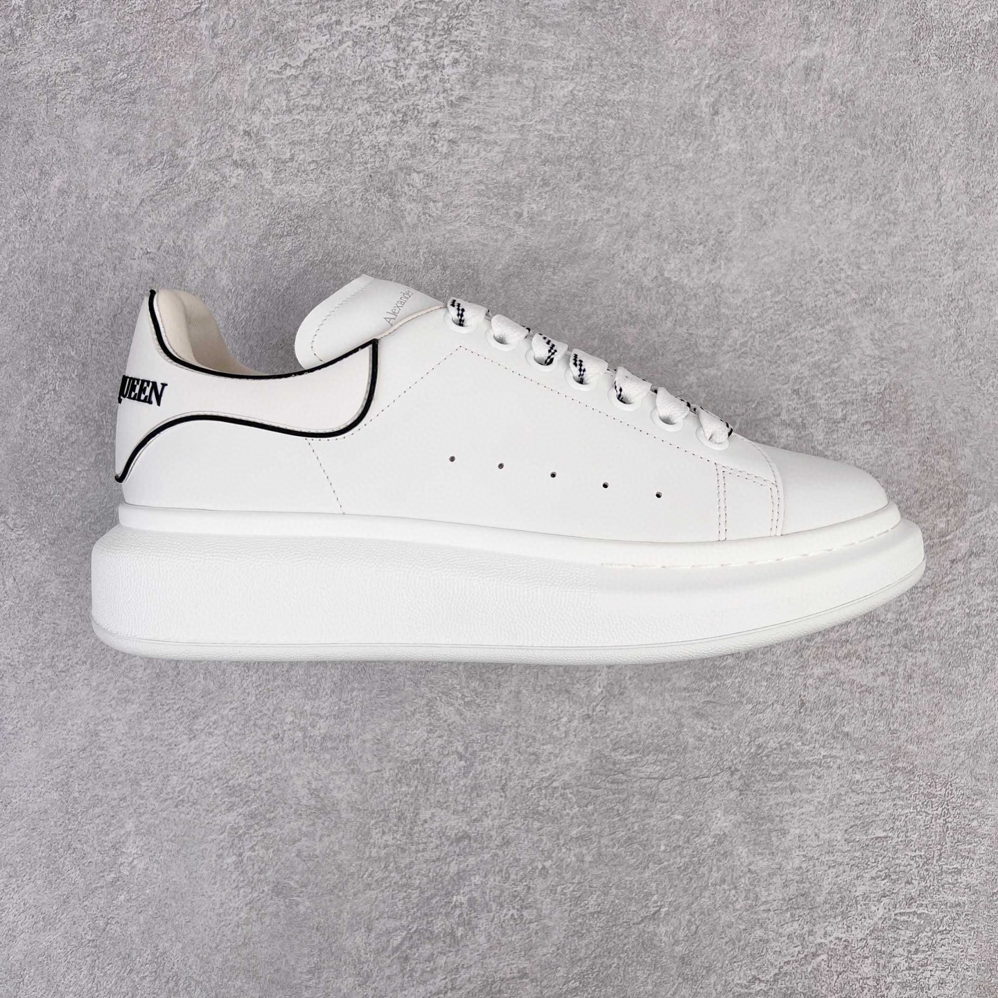 真标💰130 150 公司级💰200 纯原💰280 顶级💰450 Alexander McQueen/亚历山大麦昆
松糕鞋厚底增高小白鞋 垫脚 回弹度到位 耐磨又舒适 鞋底厚4.5cm 工厂店 直营店
Alexander McQueen/亚历山大麦昆 松糕鞋厚底增高小白鞋 进口丝绸亚光皮面 水染羊皮内里 牛皮垫脚 回弹度到位 耐磨又舒适 鞋底厚4.5cm 全套原版包装 配件齐全 官方一致 凹凸定制正品原盒包装 右脚鞋舌嵌入防伪芯片装置 外盒鞋标官方二维码扫码+防伪芯片 尺码：35/45
编码：by2936030 耐克 阿迪达斯 三叶草 椰子350 v2 sb dunk 古驰脏脏鞋 麦昆 匡威1970s 万斯 vans 范斯 新百伦 乔丹 air jordan 亚瑟士 斯凯奇 斐乐 彪马 锐步 mlb fila 鬼冢虎 莆田鞋 板鞋 樱花粉 af1 高帮 纯白 复古 满天星 解构 鞋盾 小麦色 蓝粉 马卡龙 低帮 独角兽 鸳鸯 联名 童鞋 冰淇淋 骨白冰蓝 白蓝 黑色 小白鞋 电玩像素 黑白 涂鸦 镭射 雾霾 白色 diy 1970s 夜光 大童 泼墨 中帮 黑武士 洛克公园 魔术贴 情侣 经典 四钩 奶咖色 刮刮乐 白丝绸 白银 3m 反光 白绿夜光 白橙双钩 小雏菊 权志龙 白绿橙 off white 飞线 金钩 冰块 小银钩 笑脸 缝线 剪纸 纯黑 蓝丝绸 情人节限定 白金 蓝白 354 黑曜石 熊猫 像素 冰蓝 四小勾 水晶底 寿桃 洞洞鞋 彩虹像素 灰色 air force 1 黑色 拖鞋 aj4 aj35 aj11 篮球鞋 莆田 aj3 aj6 aj13 aj7 童鞋 儿童鞋 aj312 aj36 黑白奥利奥 传奇蓝 aj32 限量版 飞人拖鞋 康扣 熊猫 北卡蓝 low 白水泥 藤原浩 aj34郭艾伦 影子灰 蒂芙尼绿 aj10 倒钩 aj9 冰雪奇缘 黑曜石 aj31 aj270 球鞋 大魔王 冰激凌 樱木花道 热熔岩 迪奥联名 胭脂红 凉鞋 aj15 满天星 水泥灰 芝加哥 鸳鸯 aj28 情侣 aj28 樱花粉 电玩像素 北卡蓝 小迪奥 粉色 樱花粉 电玩像素 烟灰 变色龙 兵马俑 大巴黎 aj16 兔八哥 马卡龙 大学蓝 aj30 黑水泥 白蛇 叶绿素 火影 白水泥 情人节限定 粉蛇 黑红 球鞋gtcut kobe球鞋 zoom kobe 500黑武士 2022r nike星空 gt球鞋 zoom跑鞋 纽巴伦990 nikecourt女鞋 zoom aj1 nb827 斐乐hike nike青花瓷 aj镭射 科6 next跑鞋 宇航员2.0 小白鞋 男鞋 运动鞋 斯凯奇 斐乐 板鞋 aj 彪马 新百伦 亚瑟士 new balance adidas 阿迪达斯 篮球鞋 空军一号 纯白 跑步鞋 vision street wear puma 女运动休闲鞋 nb 情侣鞋 球鞋 dunk 美津浓 欧文7 运动鞋女款跑步鞋 休闲男鞋 aj1 拖鞋 耐克鞋男新款 鞋子 童鞋 男款 飞马 zoom 超级飞马 跑鞋 老爹鞋 air max 儿童鞋子 男士 飞马38 m2k 日落 黑白熊猫 女款 飞马39 男款 阿甘鞋 飞马37 夏季 dunk sb 华夫鞋 凉鞋 开拓者 夏款 毛毛虫 气垫 air zoom 休闲鞋 高帮 帆布鞋 sacai 2022 vapormax 赤足 飞马36 af1 紫葡萄 树莓紫 winflo8 court女鞋 网鞋 zoom 破二 dc0774 拖鞋 superfly 子弹头 dunk黑白熊猫 blazer max270 欧文7 小童鞋 阿尔法 欧文8 登月 星空 莆田 黑武士 airmax97 贝壳头 三叶草 boost forum 椰子鞋 yeezy neo 暗夜精灵 金标 椰子 350 v2 ultraboost 清风 阿尔法 涉水鞋 ub21 ub22 forum84 ub nmd 爆米花 pro2 cut supernova x9000 椰子500 小椰子 forum low 史密斯 椰子700 樱花系列女鞋 新百伦530 327 574 5740 满天星 992 550 990 303 nb2002ra 302 元祖灰 993 990v5 nb300 ms327 580 999 nb327新百伦 新百伦878 nb300 5740奶茶色 m5740nb5740 997 608 452 nbms327 992元祖灰 996 880 低帮 倒钩 aj1 low 北卡蓝 黑曜石 倒钩藤原浩鞋 芝加哥 禁穿 小迪奥aj1 aj1大学蓝 樱花粉 烟灰 闪电倒钩 mid 影子灰 白丝绸 黑红脚趾 黑红 马卡龙 小dior 蒂芙尼绿 黑脚趾 小摩卡 蜘蛛侠 兔八哥 莆田纯原 纯白 中帮 黑粉脚趾 鸳鸯 low摩卡棕 扣碎 倒钩低帮 小闪电 凯尔特人 芝加哥ow联名 灰白 红豆奶茶 叛逆 换底 扣碎篮板 摩卡棕 迪奥联名鞋 皇家蓝 低帮女鞋倒钩白棕 泡泡糖 黑粉脚趾 北卡蓝低帮 黑绿脚趾 影子灰 蒂芙尼绿 黑脚趾 浆果粉 扣碎篮板 鸳鸯 冰淇淋 白丝绸 激光蓝 offwhite联名 黑粉脚趾 蓝 水洗丹宁 情人节 午夜蓝 凯尔特人 泡泡糖 男鞋 女鞋 夏季 儿童 拖鞋 小众鞋 篮球鞋 凉鞋 运动鞋 跑步鞋 童鞋 板鞋 日落 足球鞋 小白鞋 跑鞋 老爹鞋 zoom 超级飞马 36 37 38 sb dunk 鞋子 新款 m2k air max 薄款 赤足5.0 星空 登月 回到未来 vapormax 超轻 网鞋 气垫鞋 阿甘鞋 休闲鞋 47 blazer 高帮 樱花粉 free
