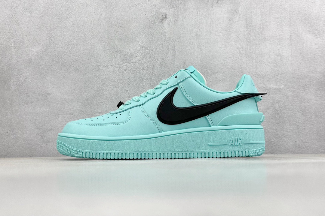 真标💰110 150 公司级💰190 纯原💰260
AMBUSH x Nike Air Force 1 Low 黑色 大勾
货号：DV3464-001 工厂店 直营店
尺码：36 36.5 37.5 38 38.5 39 40 40.5 41 42 42.5 43 44 45 46 47.5 耐克 阿迪达斯 三叶草 贝壳头 椰子椰子350 v2 sb dunk 古驰脏脏鞋 麦昆 匡威1970s 万斯 vans 范斯 新百伦 乔丹 air jordan 亚瑟士 斯凯奇 斐乐 彪马 锐步 mlb fila 鬼冢虎 莆田鞋 板鞋 樱花粉 af1 高帮 纯白 复古 满天星 解构 鞋盾 小麦色 蓝粉 马卡龙 低帮 独角兽 鸳鸯 联名 童鞋 冰淇淋 骨白冰蓝 白蓝 黑色 小白鞋 电玩像素 黑白 涂鸦 镭射 雾霾 白色 diy 1970s 夜光 大童 泼墨 中帮 黑武士 洛克公园 魔术贴 情侣 经典 四钩 奶咖色 刮刮乐 白丝绸 白银 3m 反光 白绿夜光 白橙双钩 小雏菊 权志龙 白绿橙 off white 飞线 金钩 冰块 小银钩 笑脸 缝线 剪纸 纯黑 蓝丝绸 情人节限定 白金 蓝白 354 黑曜石 熊猫 像素 冰蓝 四小勾 水晶底 寿桃 洞洞鞋 彩虹像素 灰色 air force 1 黑色 拖鞋 aj4 aj35 aj11 篮球鞋 莆田 aj3 aj6 aj13 aj7 童鞋 儿童鞋 aj312 aj36 黑白奥利奥 传奇蓝 aj32 限量版 飞人拖鞋 康扣 熊猫 北卡蓝 low 白水泥 藤原浩 aj34郭艾伦 影子灰 蒂芙尼绿 aj10 倒钩 aj9 冰雪奇缘 黑曜石 aj31 aj270 球鞋 大魔王 冰激凌 樱木花道 热熔岩 迪奥联名 胭脂红 凉鞋 aj15 满天星 水泥灰 芝加哥 鸳鸯 aj28 情侣 aj28 樱花粉 电玩像素 北卡蓝 小迪奥 粉色 樱花粉 电玩像素 烟灰 变色龙 兵马俑 大巴黎 aj16 兔八哥 马卡龙 大学蓝 aj30 黑水泥 白蛇 叶绿素 火影 白水泥 情人节限定 粉蛇 黑红 球鞋gtcut kobe球鞋 zoom kobe 500黑武士 2022r nike星空 gt球鞋 zoom跑鞋 纽巴伦990 nikecourt女鞋 zoom aj1 nb827 斐乐hike nike青花瓷 aj镭射 科6 next跑鞋 宇航员2.0 小白鞋 男鞋 运动鞋 斯凯奇 斐乐 板鞋 aj 彪马 新百伦 亚瑟士 new balance adidas 阿迪达斯 篮球鞋 空军一号 纯白 跑步鞋 vision street wear puma 女运动休闲鞋 nb 情侣鞋 球鞋 dunk 美津浓 欧文7 运动鞋女款跑步鞋 休闲男鞋 aj1 拖鞋 耐克鞋男新款 鞋子 童鞋 男款 飞马 zoom 超级飞马 跑鞋 老爹鞋 air max 儿童鞋子 男士 飞马38 m2k 日落 黑白熊猫 女款 飞马39 男款 阿甘鞋 飞马37 夏季 dunk sb 华夫鞋 凉鞋 开拓者 夏款 毛毛虫 气垫 air zoom 休闲鞋 高帮 帆布鞋 sacai 2022 vapormax 赤足 飞马36 af1 紫葡萄 树莓紫 winflo8 court女鞋 网鞋 zoom 破二 dc0774 拖鞋 superfly 子弹头 dunk黑白熊猫 blazer max270 欧文7 小童鞋 阿尔法 欧文8 登月 星空 莆田 黑武士 airmax97 贝壳头 三叶草 boost forum 椰子鞋 yeezy neo 暗夜精灵 金标 椰子 350 v2 ultraboost 清风 阿尔法 涉水鞋 ub21 ub22 forum84 ub nmd 爆米花 pro2 cut supernova x9000 椰子500 小椰子 forum low 史密斯 椰子700 樱花系列女鞋 新百伦530 327 574 5740 满天星 992 550 990 303 nb2002ra 302 元祖灰 993 990v5 nb300 ms327 580 999 nb327新百伦 新百伦878 nb300 5740奶茶色 m5740nb5740 997 608 452 nbms327 992元祖灰 996 880 低帮 倒钩 aj1 low 北卡蓝 黑曜石 倒钩藤原浩鞋 芝加哥 禁穿 小迪奥aj1 aj1大学蓝 樱花粉 烟灰 闪电倒钩 mid 影子灰 白丝绸 黑红脚趾 黑红 马卡龙 小dior 蒂芙尼绿 黑脚趾 小摩卡 蜘蛛侠 兔八哥 莆田纯原 纯白 中帮 黑粉脚趾 鸳鸯 low摩卡棕 扣碎 倒钩低帮 小闪电 凯尔特人 芝加哥ow联名 灰白 红豆奶茶 叛逆 换底 扣碎篮板 摩卡棕 迪奥联名鞋 皇家蓝 低帮女鞋倒钩白棕 泡泡糖 黑粉脚趾 北卡蓝低帮 黑绿脚趾 影子灰 蒂芙尼绿 黑脚趾 浆果粉 扣碎篮板 鸳鸯 冰淇淋 白丝绸 激光蓝 offwhite联名 黑粉脚趾 蓝 水洗丹宁 情人节 午夜蓝 凯尔特人 泡泡糖 男鞋 女鞋 夏季 儿童 拖鞋 小众鞋 篮球鞋 凉鞋 运动鞋 跑步鞋 童鞋 板鞋 日落 足球鞋 小白鞋 跑鞋 老爹鞋 zoom 超级飞马 36 37 38 sb dunk 鞋子 新款 m2k air max 薄款 赤足5.0 星空 登月 回到未来 vapormax 超轻 网鞋 气垫鞋 阿甘鞋 休闲鞋 47 blazer 高帮 樱花粉 free