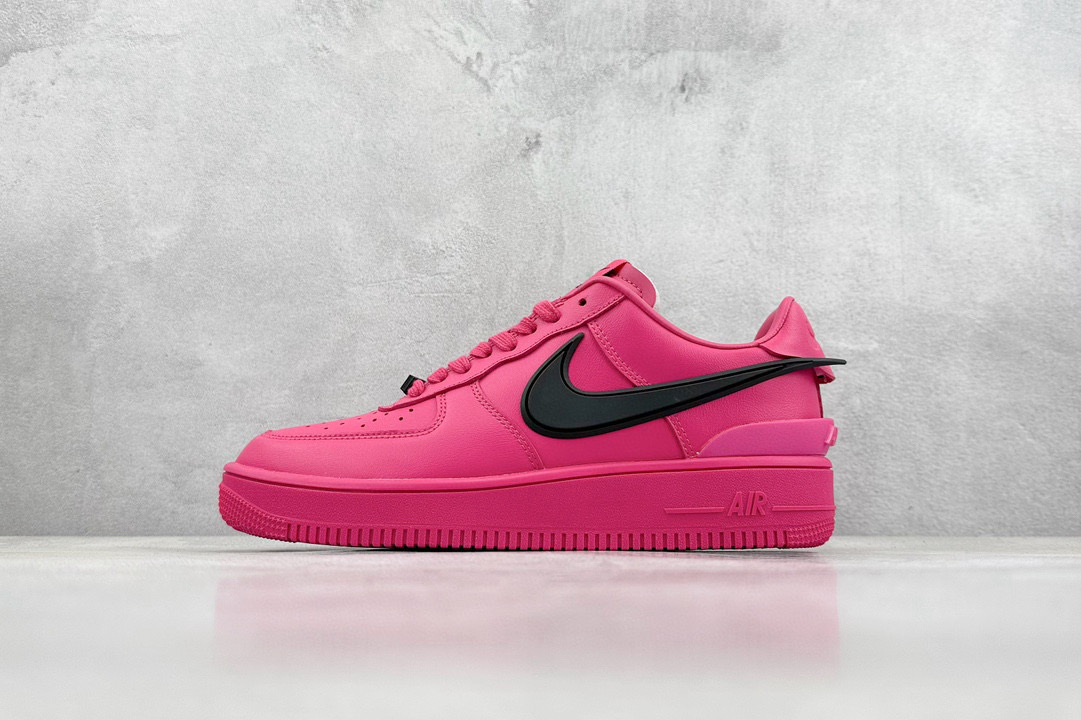 真标💰110 150 公司级💰190 纯原💰260
AMBUSH x Nike Air Force 1 Low 黑色 大勾
货号：DV3464-001 工厂店 直营店
尺码：36 36.5 37.5 38 38.5 39 40 40.5 41 42 42.5 43 44 45 46 47.5 耐克 阿迪达斯 三叶草 贝壳头 椰子椰子350 v2 sb dunk 古驰脏脏鞋 麦昆 匡威1970s 万斯 vans 范斯 新百伦 乔丹 air jordan 亚瑟士 斯凯奇 斐乐 彪马 锐步 mlb fila 鬼冢虎 莆田鞋 板鞋 樱花粉 af1 高帮 纯白 复古 满天星 解构 鞋盾 小麦色 蓝粉 马卡龙 低帮 独角兽 鸳鸯 联名 童鞋 冰淇淋 骨白冰蓝 白蓝 黑色 小白鞋 电玩像素 黑白 涂鸦 镭射 雾霾 白色 diy 1970s 夜光 大童 泼墨 中帮 黑武士 洛克公园 魔术贴 情侣 经典 四钩 奶咖色 刮刮乐 白丝绸 白银 3m 反光 白绿夜光 白橙双钩 小雏菊 权志龙 白绿橙 off white 飞线 金钩 冰块 小银钩 笑脸 缝线 剪纸 纯黑 蓝丝绸 情人节限定 白金 蓝白 354 黑曜石 熊猫 像素 冰蓝 四小勾 水晶底 寿桃 洞洞鞋 彩虹像素 灰色 air force 1 黑色 拖鞋 aj4 aj35 aj11 篮球鞋 莆田 aj3 aj6 aj13 aj7 童鞋 儿童鞋 aj312 aj36 黑白奥利奥 传奇蓝 aj32 限量版 飞人拖鞋 康扣 熊猫 北卡蓝 low 白水泥 藤原浩 aj34郭艾伦 影子灰 蒂芙尼绿 aj10 倒钩 aj9 冰雪奇缘 黑曜石 aj31 aj270 球鞋 大魔王 冰激凌 樱木花道 热熔岩 迪奥联名 胭脂红 凉鞋 aj15 满天星 水泥灰 芝加哥 鸳鸯 aj28 情侣 aj28 樱花粉 电玩像素 北卡蓝 小迪奥 粉色 樱花粉 电玩像素 烟灰 变色龙 兵马俑 大巴黎 aj16 兔八哥 马卡龙 大学蓝 aj30 黑水泥 白蛇 叶绿素 火影 白水泥 情人节限定 粉蛇 黑红 球鞋gtcut kobe球鞋 zoom kobe 500黑武士 2022r nike星空 gt球鞋 zoom跑鞋 纽巴伦990 nikecourt女鞋 zoom aj1 nb827 斐乐hike nike青花瓷 aj镭射 科6 next跑鞋 宇航员2.0 小白鞋 男鞋 运动鞋 斯凯奇 斐乐 板鞋 aj 彪马 新百伦 亚瑟士 new balance adidas 阿迪达斯 篮球鞋 空军一号 纯白 跑步鞋 vision street wear puma 女运动休闲鞋 nb 情侣鞋 球鞋 dunk 美津浓 欧文7 运动鞋女款跑步鞋 休闲男鞋 aj1 拖鞋 耐克鞋男新款 鞋子 童鞋 男款 飞马 zoom 超级飞马 跑鞋 老爹鞋 air max 儿童鞋子 男士 飞马38 m2k 日落 黑白熊猫 女款 飞马39 男款 阿甘鞋 飞马37 夏季 dunk sb 华夫鞋 凉鞋 开拓者 夏款 毛毛虫 气垫 air zoom 休闲鞋 高帮 帆布鞋 sacai 2022 vapormax 赤足 飞马36 af1 紫葡萄 树莓紫 winflo8 court女鞋 网鞋 zoom 破二 dc0774 拖鞋 superfly 子弹头 dunk黑白熊猫 blazer max270 欧文7 小童鞋 阿尔法 欧文8 登月 星空 莆田 黑武士 airmax97 贝壳头 三叶草 boost forum 椰子鞋 yeezy neo 暗夜精灵 金标 椰子 350 v2 ultraboost 清风 阿尔法 涉水鞋 ub21 ub22 forum84 ub nmd 爆米花 pro2 cut supernova x9000 椰子500 小椰子 forum low 史密斯 椰子700 樱花系列女鞋 新百伦530 327 574 5740 满天星 992 550 990 303 nb2002ra 302 元祖灰 993 990v5 nb300 ms327 580 999 nb327新百伦 新百伦878 nb300 5740奶茶色 m5740nb5740 997 608 452 nbms327 992元祖灰 996 880 低帮 倒钩 aj1 low 北卡蓝 黑曜石 倒钩藤原浩鞋 芝加哥 禁穿 小迪奥aj1 aj1大学蓝 樱花粉 烟灰 闪电倒钩 mid 影子灰 白丝绸 黑红脚趾 黑红 马卡龙 小dior 蒂芙尼绿 黑脚趾 小摩卡 蜘蛛侠 兔八哥 莆田纯原 纯白 中帮 黑粉脚趾 鸳鸯 low摩卡棕 扣碎 倒钩低帮 小闪电 凯尔特人 芝加哥ow联名 灰白 红豆奶茶 叛逆 换底 扣碎篮板 摩卡棕 迪奥联名鞋 皇家蓝 低帮女鞋倒钩白棕 泡泡糖 黑粉脚趾 北卡蓝低帮 黑绿脚趾 影子灰 蒂芙尼绿 黑脚趾 浆果粉 扣碎篮板 鸳鸯 冰淇淋 白丝绸 激光蓝 offwhite联名 黑粉脚趾 蓝 水洗丹宁 情人节 午夜蓝 凯尔特人 泡泡糖 男鞋 女鞋 夏季 儿童 拖鞋 小众鞋 篮球鞋 凉鞋 运动鞋 跑步鞋 童鞋 板鞋 日落 足球鞋 小白鞋 跑鞋 老爹鞋 zoom 超级飞马 36 37 38 sb dunk 鞋子 新款 m2k air max 薄款 赤足5.0 星空 登月 回到未来 vapormax 超轻 网鞋 气垫鞋 阿甘鞋 休闲鞋 47 blazer 高帮 樱花粉 free