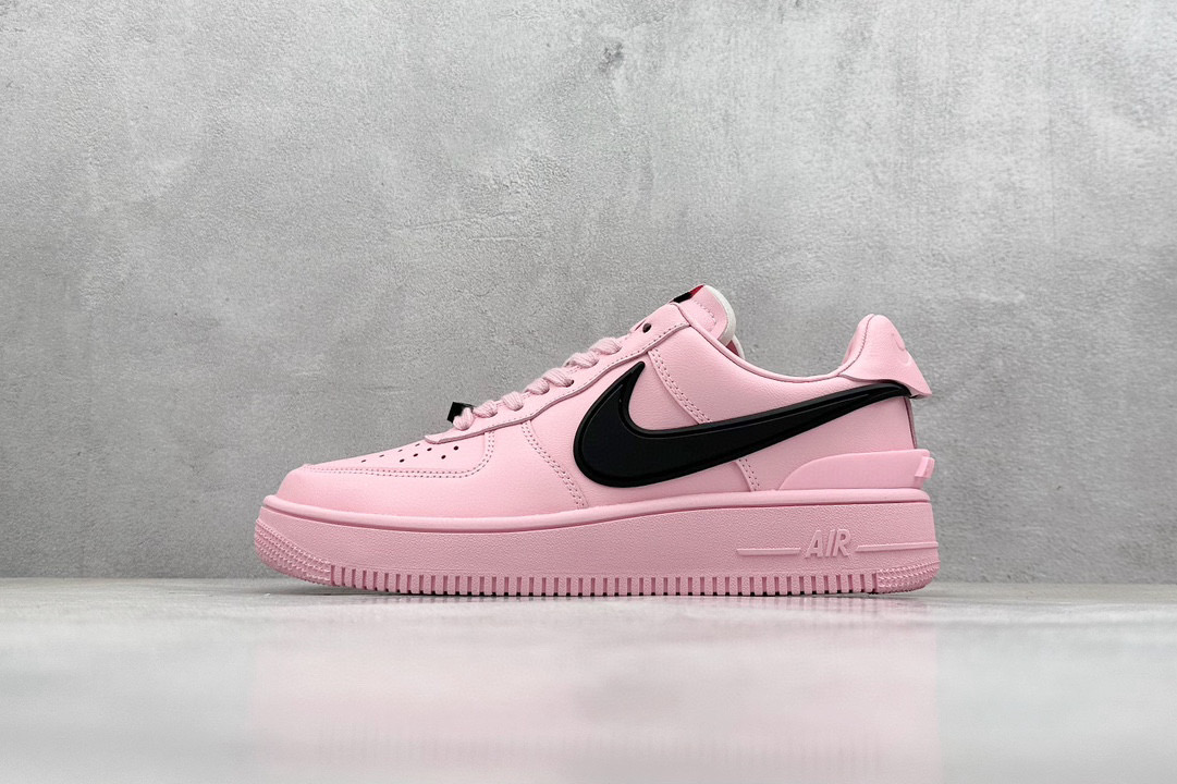 真标💰110 150 公司级💰190 纯原💰260
AMBUSH x Nike Air Force 1 Low 黑色 大勾
货号：DV3464-001 工厂店 直营店
尺码：36 36.5 37.5 38 38.5 39 40 40.5 41 42 42.5 43 44 45 46 47.5 耐克 阿迪达斯 三叶草 贝壳头 椰子椰子350 v2 sb dunk 古驰脏脏鞋 麦昆 匡威1970s 万斯 vans 范斯 新百伦 乔丹 air jordan 亚瑟士 斯凯奇 斐乐 彪马 锐步 mlb fila 鬼冢虎 莆田鞋 板鞋 樱花粉 af1 高帮 纯白 复古 满天星 解构 鞋盾 小麦色 蓝粉 马卡龙 低帮 独角兽 鸳鸯 联名 童鞋 冰淇淋 骨白冰蓝 白蓝 黑色 小白鞋 电玩像素 黑白 涂鸦 镭射 雾霾 白色 diy 1970s 夜光 大童 泼墨 中帮 黑武士 洛克公园 魔术贴 情侣 经典 四钩 奶咖色 刮刮乐 白丝绸 白银 3m 反光 白绿夜光 白橙双钩 小雏菊 权志龙 白绿橙 off white 飞线 金钩 冰块 小银钩 笑脸 缝线 剪纸 纯黑 蓝丝绸 情人节限定 白金 蓝白 354 黑曜石 熊猫 像素 冰蓝 四小勾 水晶底 寿桃 洞洞鞋 彩虹像素 灰色 air force 1 黑色 拖鞋 aj4 aj35 aj11 篮球鞋 莆田 aj3 aj6 aj13 aj7 童鞋 儿童鞋 aj312 aj36 黑白奥利奥 传奇蓝 aj32 限量版 飞人拖鞋 康扣 熊猫 北卡蓝 low 白水泥 藤原浩 aj34郭艾伦 影子灰 蒂芙尼绿 aj10 倒钩 aj9 冰雪奇缘 黑曜石 aj31 aj270 球鞋 大魔王 冰激凌 樱木花道 热熔岩 迪奥联名 胭脂红 凉鞋 aj15 满天星 水泥灰 芝加哥 鸳鸯 aj28 情侣 aj28 樱花粉 电玩像素 北卡蓝 小迪奥 粉色 樱花粉 电玩像素 烟灰 变色龙 兵马俑 大巴黎 aj16 兔八哥 马卡龙 大学蓝 aj30 黑水泥 白蛇 叶绿素 火影 白水泥 情人节限定 粉蛇 黑红 球鞋gtcut kobe球鞋 zoom kobe 500黑武士 2022r nike星空 gt球鞋 zoom跑鞋 纽巴伦990 nikecourt女鞋 zoom aj1 nb827 斐乐hike nike青花瓷 aj镭射 科6 next跑鞋 宇航员2.0 小白鞋 男鞋 运动鞋 斯凯奇 斐乐 板鞋 aj 彪马 新百伦 亚瑟士 new balance adidas 阿迪达斯 篮球鞋 空军一号 纯白 跑步鞋 vision street wear puma 女运动休闲鞋 nb 情侣鞋 球鞋 dunk 美津浓 欧文7 运动鞋女款跑步鞋 休闲男鞋 aj1 拖鞋 耐克鞋男新款 鞋子 童鞋 男款 飞马 zoom 超级飞马 跑鞋 老爹鞋 air max 儿童鞋子 男士 飞马38 m2k 日落 黑白熊猫 女款 飞马39 男款 阿甘鞋 飞马37 夏季 dunk sb 华夫鞋 凉鞋 开拓者 夏款 毛毛虫 气垫 air zoom 休闲鞋 高帮 帆布鞋 sacai 2022 vapormax 赤足 飞马36 af1 紫葡萄 树莓紫 winflo8 court女鞋 网鞋 zoom 破二 dc0774 拖鞋 superfly 子弹头 dunk黑白熊猫 blazer max270 欧文7 小童鞋 阿尔法 欧文8 登月 星空 莆田 黑武士 airmax97 贝壳头 三叶草 boost forum 椰子鞋 yeezy neo 暗夜精灵 金标 椰子 350 v2 ultraboost 清风 阿尔法 涉水鞋 ub21 ub22 forum84 ub nmd 爆米花 pro2 cut supernova x9000 椰子500 小椰子 forum low 史密斯 椰子700 樱花系列女鞋 新百伦530 327 574 5740 满天星 992 550 990 303 nb2002ra 302 元祖灰 993 990v5 nb300 ms327 580 999 nb327新百伦 新百伦878 nb300 5740奶茶色 m5740nb5740 997 608 452 nbms327 992元祖灰 996 880 低帮 倒钩 aj1 low 北卡蓝 黑曜石 倒钩藤原浩鞋 芝加哥 禁穿 小迪奥aj1 aj1大学蓝 樱花粉 烟灰 闪电倒钩 mid 影子灰 白丝绸 黑红脚趾 黑红 马卡龙 小dior 蒂芙尼绿 黑脚趾 小摩卡 蜘蛛侠 兔八哥 莆田纯原 纯白 中帮 黑粉脚趾 鸳鸯 low摩卡棕 扣碎 倒钩低帮 小闪电 凯尔特人 芝加哥ow联名 灰白 红豆奶茶 叛逆 换底 扣碎篮板 摩卡棕 迪奥联名鞋 皇家蓝 低帮女鞋倒钩白棕 泡泡糖 黑粉脚趾 北卡蓝低帮 黑绿脚趾 影子灰 蒂芙尼绿 黑脚趾 浆果粉 扣碎篮板 鸳鸯 冰淇淋 白丝绸 激光蓝 offwhite联名 黑粉脚趾 蓝 水洗丹宁 情人节 午夜蓝 凯尔特人 泡泡糖 男鞋 女鞋 夏季 儿童 拖鞋 小众鞋 篮球鞋 凉鞋 运动鞋 跑步鞋 童鞋 板鞋 日落 足球鞋 小白鞋 跑鞋 老爹鞋 zoom 超级飞马 36 37 38 sb dunk 鞋子 新款 m2k air max 薄款 赤足5.0 星空 登月 回到未来 vapormax 超轻 网鞋 气垫鞋 阿甘鞋 休闲鞋 47 blazer 高帮 樱花粉 free