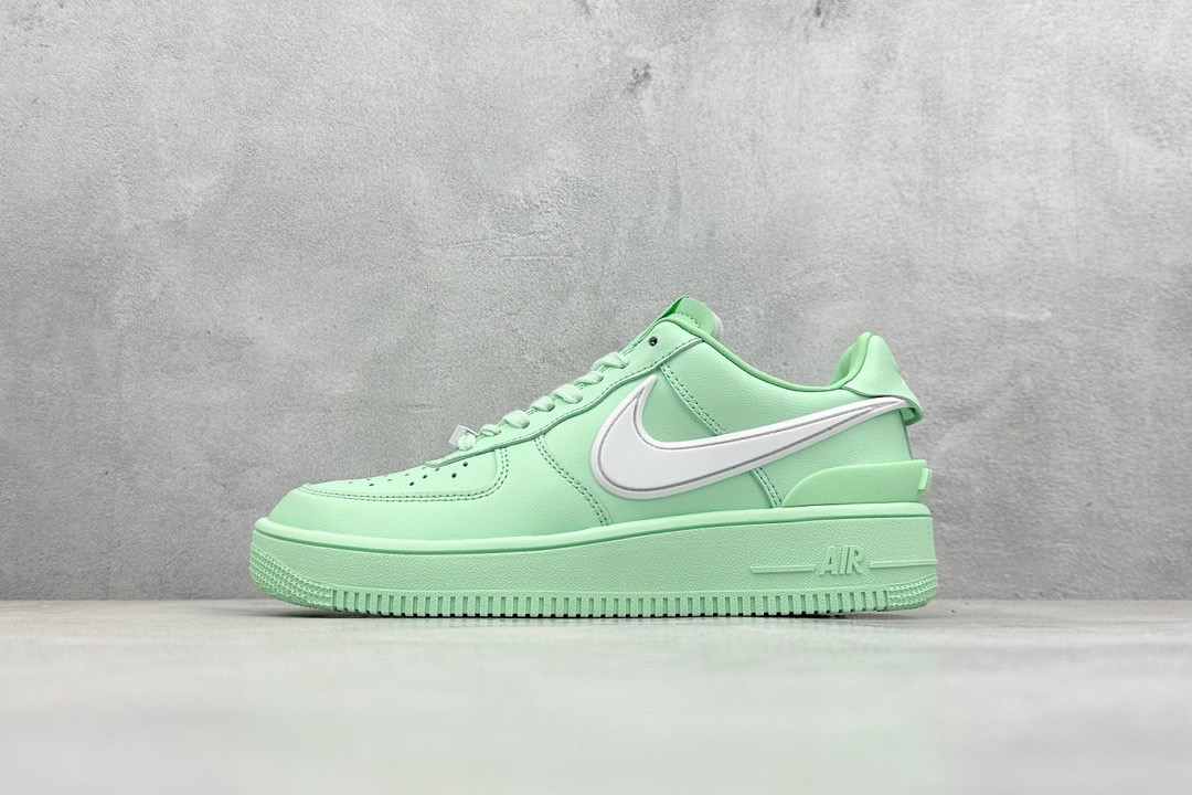 真标💰110 150 公司级💰190 纯原💰260
AMBUSH x Nike Air Force 1 Low 黑色 大勾
货号：DV3464-001 工厂店 直营店
尺码：36 36.5 37.5 38 38.5 39 40 40.5 41 42 42.5 43 44 45 46 47.5 耐克 阿迪达斯 三叶草 贝壳头 椰子椰子350 v2 sb dunk 古驰脏脏鞋 麦昆 匡威1970s 万斯 vans 范斯 新百伦 乔丹 air jordan 亚瑟士 斯凯奇 斐乐 彪马 锐步 mlb fila 鬼冢虎 莆田鞋 板鞋 樱花粉 af1 高帮 纯白 复古 满天星 解构 鞋盾 小麦色 蓝粉 马卡龙 低帮 独角兽 鸳鸯 联名 童鞋 冰淇淋 骨白冰蓝 白蓝 黑色 小白鞋 电玩像素 黑白 涂鸦 镭射 雾霾 白色 diy 1970s 夜光 大童 泼墨 中帮 黑武士 洛克公园 魔术贴 情侣 经典 四钩 奶咖色 刮刮乐 白丝绸 白银 3m 反光 白绿夜光 白橙双钩 小雏菊 权志龙 白绿橙 off white 飞线 金钩 冰块 小银钩 笑脸 缝线 剪纸 纯黑 蓝丝绸 情人节限定 白金 蓝白 354 黑曜石 熊猫 像素 冰蓝 四小勾 水晶底 寿桃 洞洞鞋 彩虹像素 灰色 air force 1 黑色 拖鞋 aj4 aj35 aj11 篮球鞋 莆田 aj3 aj6 aj13 aj7 童鞋 儿童鞋 aj312 aj36 黑白奥利奥 传奇蓝 aj32 限量版 飞人拖鞋 康扣 熊猫 北卡蓝 low 白水泥 藤原浩 aj34郭艾伦 影子灰 蒂芙尼绿 aj10 倒钩 aj9 冰雪奇缘 黑曜石 aj31 aj270 球鞋 大魔王 冰激凌 樱木花道 热熔岩 迪奥联名 胭脂红 凉鞋 aj15 满天星 水泥灰 芝加哥 鸳鸯 aj28 情侣 aj28 樱花粉 电玩像素 北卡蓝 小迪奥 粉色 樱花粉 电玩像素 烟灰 变色龙 兵马俑 大巴黎 aj16 兔八哥 马卡龙 大学蓝 aj30 黑水泥 白蛇 叶绿素 火影 白水泥 情人节限定 粉蛇 黑红 球鞋gtcut kobe球鞋 zoom kobe 500黑武士 2022r nike星空 gt球鞋 zoom跑鞋 纽巴伦990 nikecourt女鞋 zoom aj1 nb827 斐乐hike nike青花瓷 aj镭射 科6 next跑鞋 宇航员2.0 小白鞋 男鞋 运动鞋 斯凯奇 斐乐 板鞋 aj 彪马 新百伦 亚瑟士 new balance adidas 阿迪达斯 篮球鞋 空军一号 纯白 跑步鞋 vision street wear puma 女运动休闲鞋 nb 情侣鞋 球鞋 dunk 美津浓 欧文7 运动鞋女款跑步鞋 休闲男鞋 aj1 拖鞋 耐克鞋男新款 鞋子 童鞋 男款 飞马 zoom 超级飞马 跑鞋 老爹鞋 air max 儿童鞋子 男士 飞马38 m2k 日落 黑白熊猫 女款 飞马39 男款 阿甘鞋 飞马37 夏季 dunk sb 华夫鞋 凉鞋 开拓者 夏款 毛毛虫 气垫 air zoom 休闲鞋 高帮 帆布鞋 sacai 2022 vapormax 赤足 飞马36 af1 紫葡萄 树莓紫 winflo8 court女鞋 网鞋 zoom 破二 dc0774 拖鞋 superfly 子弹头 dunk黑白熊猫 blazer max270 欧文7 小童鞋 阿尔法 欧文8 登月 星空 莆田 黑武士 airmax97 贝壳头 三叶草 boost forum 椰子鞋 yeezy neo 暗夜精灵 金标 椰子 350 v2 ultraboost 清风 阿尔法 涉水鞋 ub21 ub22 forum84 ub nmd 爆米花 pro2 cut supernova x9000 椰子500 小椰子 forum low 史密斯 椰子700 樱花系列女鞋 新百伦530 327 574 5740 满天星 992 550 990 303 nb2002ra 302 元祖灰 993 990v5 nb300 ms327 580 999 nb327新百伦 新百伦878 nb300 5740奶茶色 m5740nb5740 997 608 452 nbms327 992元祖灰 996 880 低帮 倒钩 aj1 low 北卡蓝 黑曜石 倒钩藤原浩鞋 芝加哥 禁穿 小迪奥aj1 aj1大学蓝 樱花粉 烟灰 闪电倒钩 mid 影子灰 白丝绸 黑红脚趾 黑红 马卡龙 小dior 蒂芙尼绿 黑脚趾 小摩卡 蜘蛛侠 兔八哥 莆田纯原 纯白 中帮 黑粉脚趾 鸳鸯 low摩卡棕 扣碎 倒钩低帮 小闪电 凯尔特人 芝加哥ow联名 灰白 红豆奶茶 叛逆 换底 扣碎篮板 摩卡棕 迪奥联名鞋 皇家蓝 低帮女鞋倒钩白棕 泡泡糖 黑粉脚趾 北卡蓝低帮 黑绿脚趾 影子灰 蒂芙尼绿 黑脚趾 浆果粉 扣碎篮板 鸳鸯 冰淇淋 白丝绸 激光蓝 offwhite联名 黑粉脚趾 蓝 水洗丹宁 情人节 午夜蓝 凯尔特人 泡泡糖 男鞋 女鞋 夏季 儿童 拖鞋 小众鞋 篮球鞋 凉鞋 运动鞋 跑步鞋 童鞋 板鞋 日落 足球鞋 小白鞋 跑鞋 老爹鞋 zoom 超级飞马 36 37 38 sb dunk 鞋子 新款 m2k air max 薄款 赤足5.0 星空 登月 回到未来 vapormax 超轻 网鞋 气垫鞋 阿甘鞋 休闲鞋 47 blazer 高帮 樱花粉 free