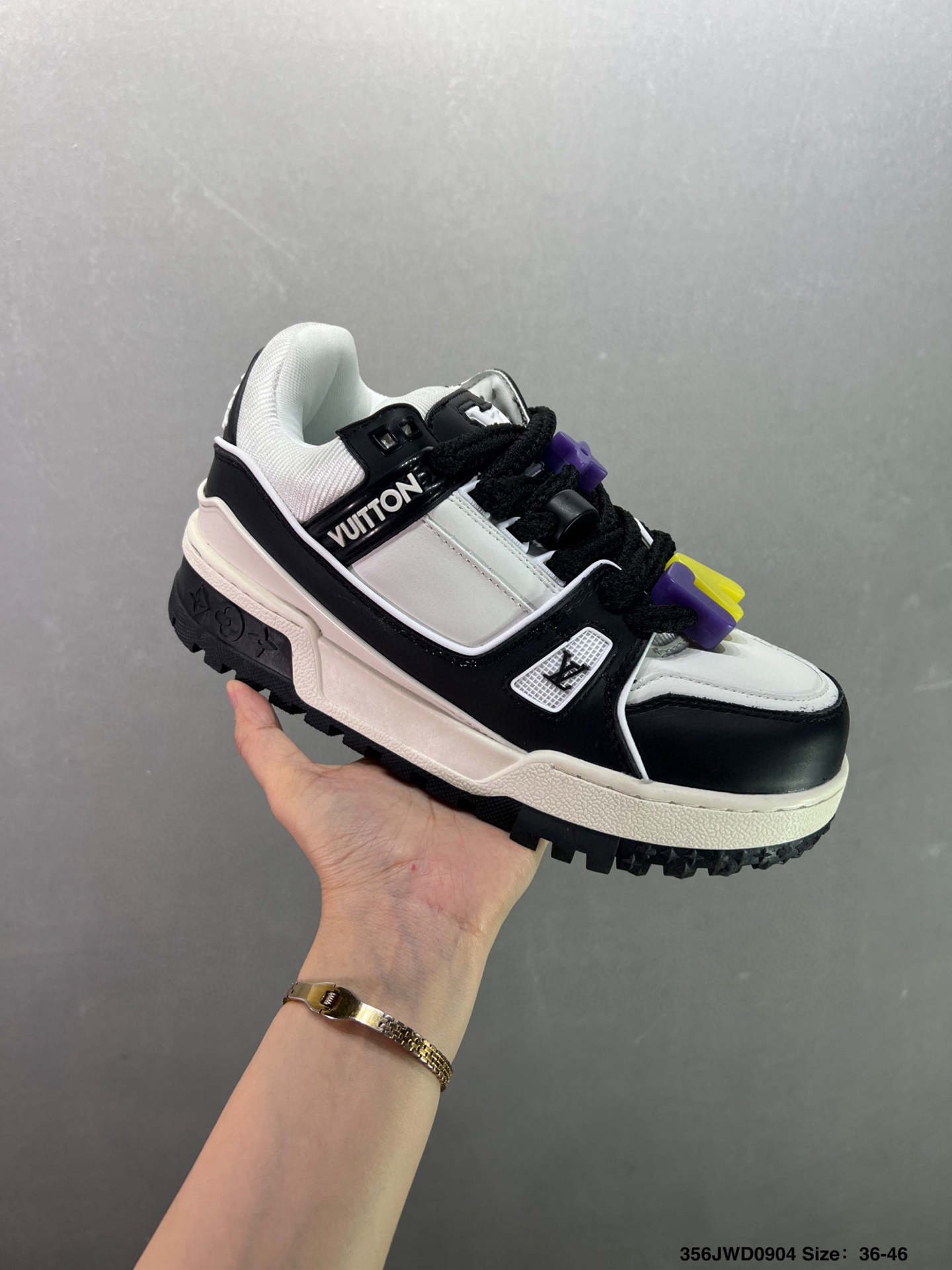 公司级💰180 纯原💰380 450 顶级💰550
路易威登/Louis Vuitton LV路易威登板鞋 
新款 LV Trainer最新配色运动鞋 L家 篮球鞋风格运动鞋 该鞋由艺术总监 VIRGIL ABLOH设计 垫脚聚米微料加透气英伦网布 细节原版一致 工厂店 直营店Size:36-46 ID:356JWD0904耐克 阿迪达斯 三叶草 椰子350 v2 sb dunk 古驰脏脏鞋 麦昆 匡威1970s 万斯 vans 范斯 新百伦 乔丹 air jordan 亚瑟士 斯凯奇 斐乐 彪马 锐步 mlb fila 鬼冢虎 莆田鞋 板鞋 樱花粉 af1 高帮 纯白 复古 满天星 解构 鞋盾 小麦色 蓝粉 马卡龙 低帮 独角兽 鸳鸯 联名 童鞋 冰淇淋 骨白冰蓝 白蓝 黑色 小白鞋 电玩像素 黑白 涂鸦 镭射 雾霾 白色 diy 1970s 夜光 大童 泼墨 中帮 黑武士 洛克公园 魔术贴 情侣 经典 四钩 奶咖色 刮刮乐 白丝绸 白银 3m 反光 白绿夜光 白橙双钩 小雏菊 权志龙 白绿橙 off white 飞线 金钩 冰块 小银钩 笑脸 缝线 剪纸 纯黑 蓝丝绸 情人节限定 白金 蓝白 354 黑曜石 熊猫 像素 冰蓝 四小勾 水晶底 寿桃 洞洞鞋 彩虹像素 灰色 air force 1 黑色 拖鞋 aj4 aj35 aj11 篮球鞋 莆田 aj3 aj6 aj13 aj7 童鞋 儿童鞋 aj312 aj36 黑白奥利奥 传奇蓝 aj32 限量版 飞人拖鞋 康扣 熊猫 北卡蓝 low 白水泥 藤原浩 aj34郭艾伦 影子灰 蒂芙尼绿 aj10 倒钩 aj9 冰雪奇缘 黑曜石 aj31 aj270 球鞋 大魔王 冰激凌 樱木花道 热熔岩 迪奥联名 胭脂红 凉鞋 aj15 满天星 水泥灰 芝加哥 鸳鸯 aj28 情侣 aj28 樱花粉 电玩像素 北卡蓝 小迪奥 粉色 樱花粉 电玩像素 烟灰 变色龙 兵马俑 大巴黎 aj16 兔八哥 马卡龙 大学蓝 aj30 黑水泥 白蛇 叶绿素 火影 白水泥 情人节限定 粉蛇 黑红 球鞋gtcut kobe球鞋 zoom kobe 500黑武士 2022r nike星空 gt球鞋 zoom跑鞋 纽巴伦990 nikecourt女鞋 zoom aj1 nb827 斐乐hike nike青花瓷 aj镭射 科6 next跑鞋 宇航员2.0 小白鞋 男鞋 运动鞋 斯凯奇 斐乐 板鞋 aj 彪马 新百伦 亚瑟士 new balance adidas 阿迪达斯 篮球鞋 空军一号 纯白 跑步鞋 vision street wear puma 女运动休闲鞋 nb 情侣鞋 球鞋 dunk 美津浓 欧文7 运动鞋女款跑步鞋 休闲男鞋 aj1 拖鞋 耐克鞋男新款 鞋子 童鞋 男款 飞马 zoom 超级飞马 跑鞋 老爹鞋 air max 儿童鞋子 男士 飞马38 m2k 日落 黑白熊猫 女款 飞马39 男款 阿甘鞋 飞马37 夏季 dunk sb 华夫鞋 凉鞋 开拓者 夏款 毛毛虫 气垫 air zoom 休闲鞋 高帮 帆布鞋 sacai 2022 