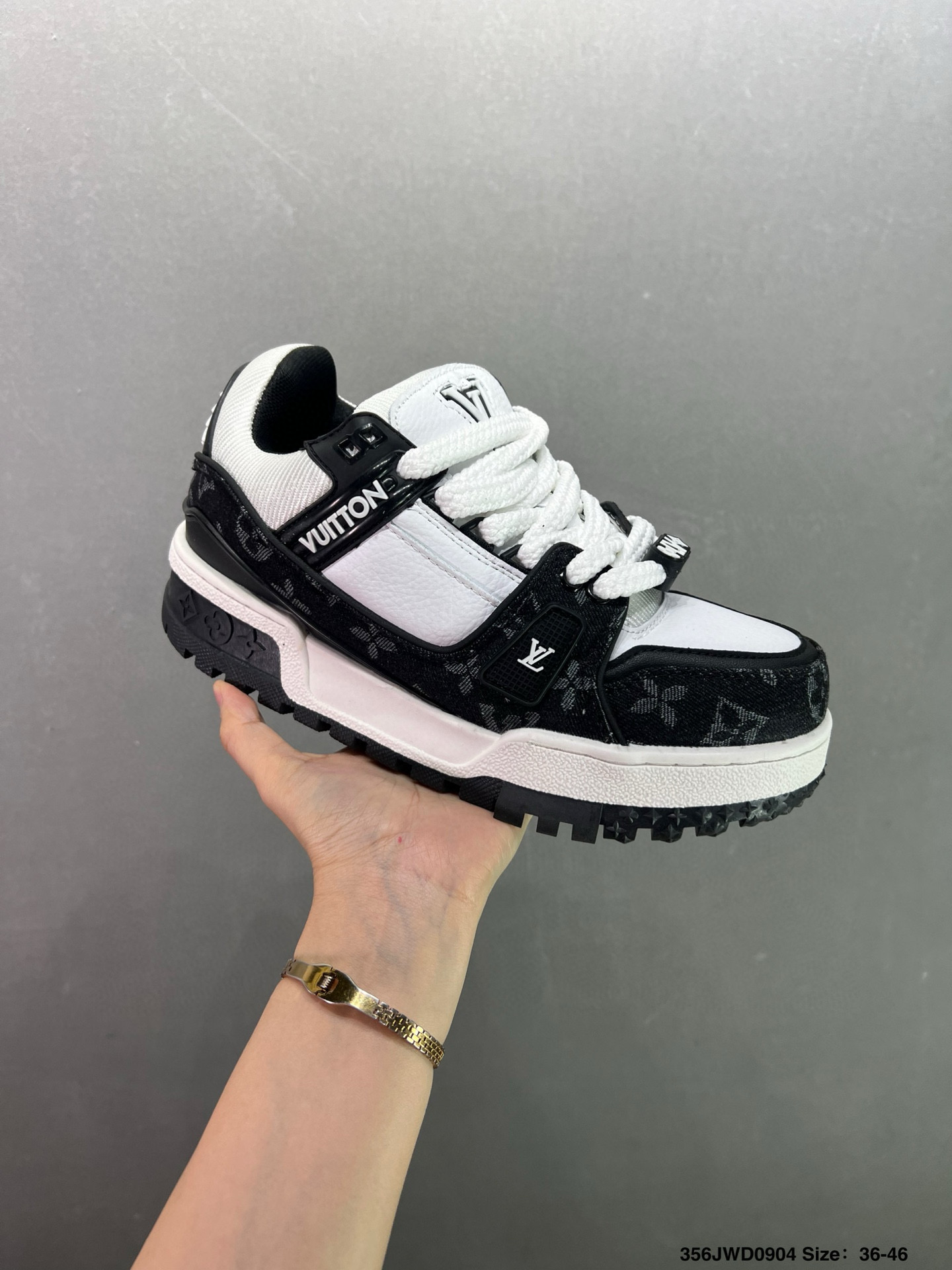 公司级💰180 纯原💰380 450 顶级💰550
路易威登/Louis Vuitton LV路易威登板鞋 
新款 LV Trainer最新配色运动鞋 L家 篮球鞋风格运动鞋 该鞋由艺术总监 VIRGIL ABLOH设计 垫脚聚米微料加透气英伦网布 细节原版一致 工厂店 直营店Size:36-46 ID:356JWD0904耐克 阿迪达斯 三叶草 椰子350 v2 sb dunk 古驰脏脏鞋 麦昆 匡威1970s 万斯 vans 范斯 新百伦 乔丹 air jordan 亚瑟士 斯凯奇 斐乐 彪马 锐步 mlb fila 鬼冢虎 莆田鞋 板鞋 樱花粉 af1 高帮 纯白 复古 满天星 解构 鞋盾 小麦色 蓝粉 马卡龙 低帮 独角兽 鸳鸯 联名 童鞋 冰淇淋 骨白冰蓝 白蓝 黑色 小白鞋 电玩像素 黑白 涂鸦 镭射 雾霾 白色 diy 1970s 夜光 大童 泼墨 中帮 黑武士 洛克公园 魔术贴 情侣 经典 四钩 奶咖色 刮刮乐 白丝绸 白银 3m 反光 白绿夜光 白橙双钩 小雏菊 权志龙 白绿橙 off white 飞线 金钩 冰块 小银钩 笑脸 缝线 剪纸 纯黑 蓝丝绸 情人节限定 白金 蓝白 354 黑曜石 熊猫 像素 冰蓝 四小勾 水晶底 寿桃 洞洞鞋 彩虹像素 灰色 air force 1 黑色 拖鞋 aj4 aj35 aj11 篮球鞋 莆田 aj3 aj6 aj13 aj7 童鞋 儿童鞋 aj312 aj36 黑白奥利奥 传奇蓝 aj32 限量版 飞人拖鞋 康扣 熊猫 北卡蓝 low 白水泥 藤原浩 aj34郭艾伦 影子灰 蒂芙尼绿 aj10 倒钩 aj9 冰雪奇缘 黑曜石 aj31 aj270 球鞋 大魔王 冰激凌 樱木花道 热熔岩 迪奥联名 胭脂红 凉鞋 aj15 满天星 水泥灰 芝加哥 鸳鸯 aj28 情侣 aj28 樱花粉 电玩像素 北卡蓝 小迪奥 粉色 樱花粉 电玩像素 烟灰 变色龙 兵马俑 大巴黎 aj16 兔八哥 马卡龙 大学蓝 aj30 黑水泥 白蛇 叶绿素 火影 白水泥 情人节限定 粉蛇 黑红 球鞋gtcut kobe球鞋 zoom kobe 500黑武士 2022r nike星空 gt球鞋 zoom跑鞋 纽巴伦990 nikecourt女鞋 zoom aj1 nb827 斐乐hike nike青花瓷 aj镭射 科6 next跑鞋 宇航员2.0 小白鞋 男鞋 运动鞋 斯凯奇 斐乐 板鞋 aj 彪马 新百伦 亚瑟士 new balance adidas 阿迪达斯 篮球鞋 空军一号 纯白 跑步鞋 vision street wear puma 女运动休闲鞋 nb 情侣鞋 球鞋 dunk 美津浓 欧文7 运动鞋女款跑步鞋 休闲男鞋 aj1 拖鞋 耐克鞋男新款 鞋子 童鞋 男款 飞马 zoom 超级飞马 跑鞋 老爹鞋 air max 儿童鞋子 男士 飞马38 m2k 日落 黑白熊猫 女款 飞马39 男款 阿甘鞋 飞马37 夏季 dunk sb 华夫鞋 凉鞋 开拓者 夏款 毛毛虫 气垫 air zoom 休闲鞋 高帮 帆布鞋 sacai 2022 
