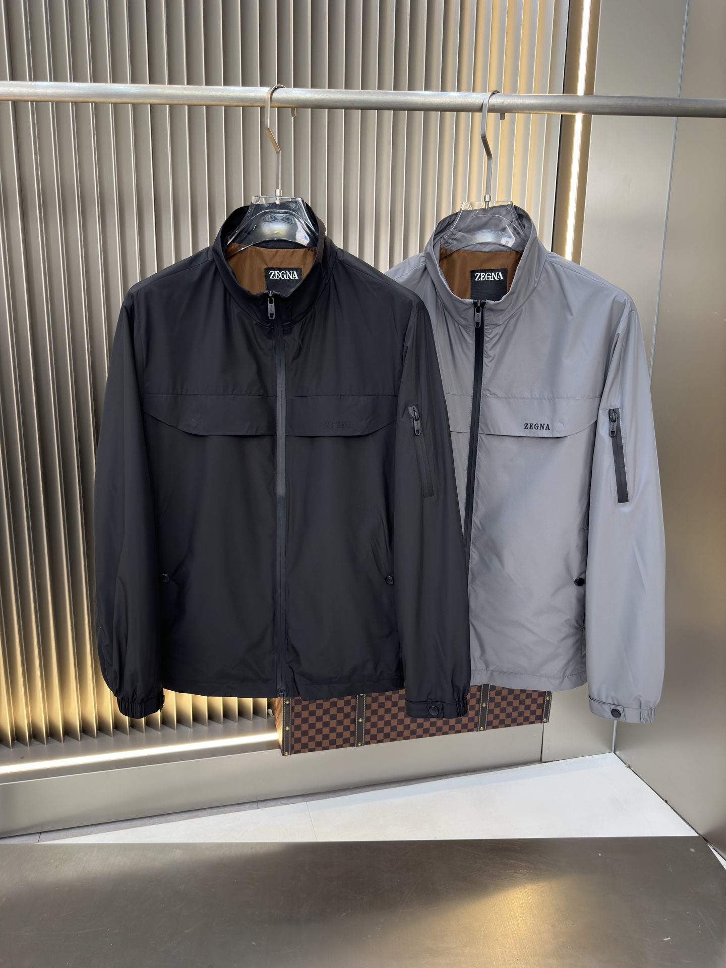 NO:120692,.2025 spring new jacket Original 1:1 custom hardware accessories are fully imported and customized. Welcome to the counter comparison. Super soft Super heavy fabric has a perfect fit. Pay attention to the super comfortable fabric. Exclusive model. Non-market goods. Same size for men and women. M-XXXL,, jackets & coats, alexander wang19860909.2025春款新款夹克 原版1:1订制五金配件全进口原版定制 欢迎专柜对比 超柔软 超级重面料做工杠杠的版型完美 注意面料超舒服 独家款 非市场货 男女同款尺码M一XXXL,,jackets & coats,alexander wang,Men's clothing