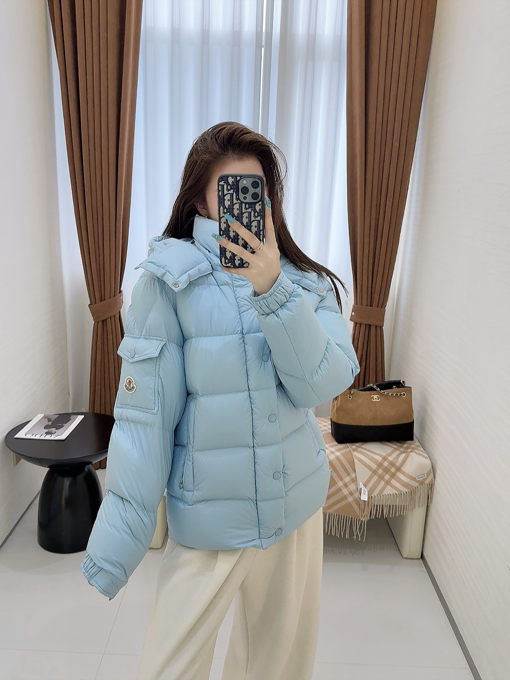 NO:621835,This baby blue is like melted sea salt ice cream!  !  It comes with a cool matte soft light, giving you a cool and noble feeling when you wear it out!  Low saturation and high brightness tones super brighten skin tone!  ,,alexander wang19860909这个baby蓝像融化的海盐冰淇淋！！ 自带清冷雾面柔光, 穿出门自带清冷贵气感！ 低饱和高明度的色调,超级提亮肤色！,,alexander wang,Women's clothing