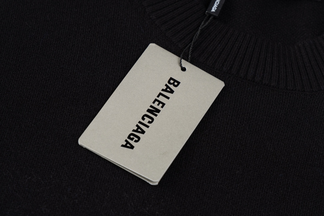 DB Handbags 5: Currency-Focused Black Sweater in Gender-Neutral Sizes - 图片 5