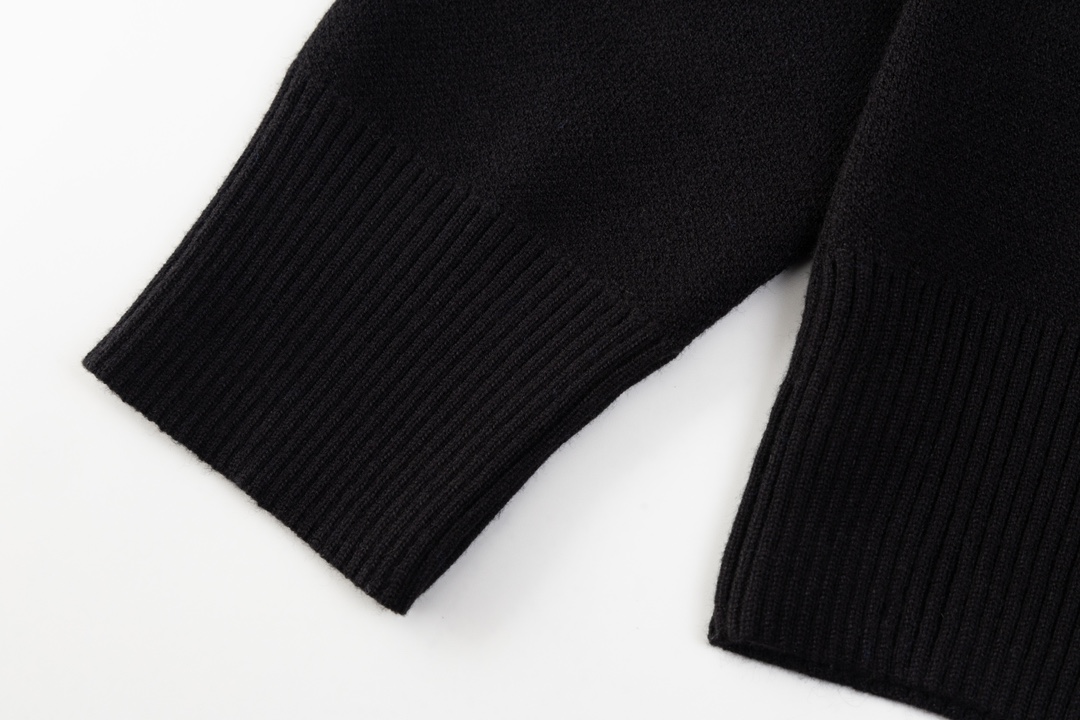 DB Handbags 5: Currency-Focused Black Sweater in Gender-Neutral Sizes - 图片 7