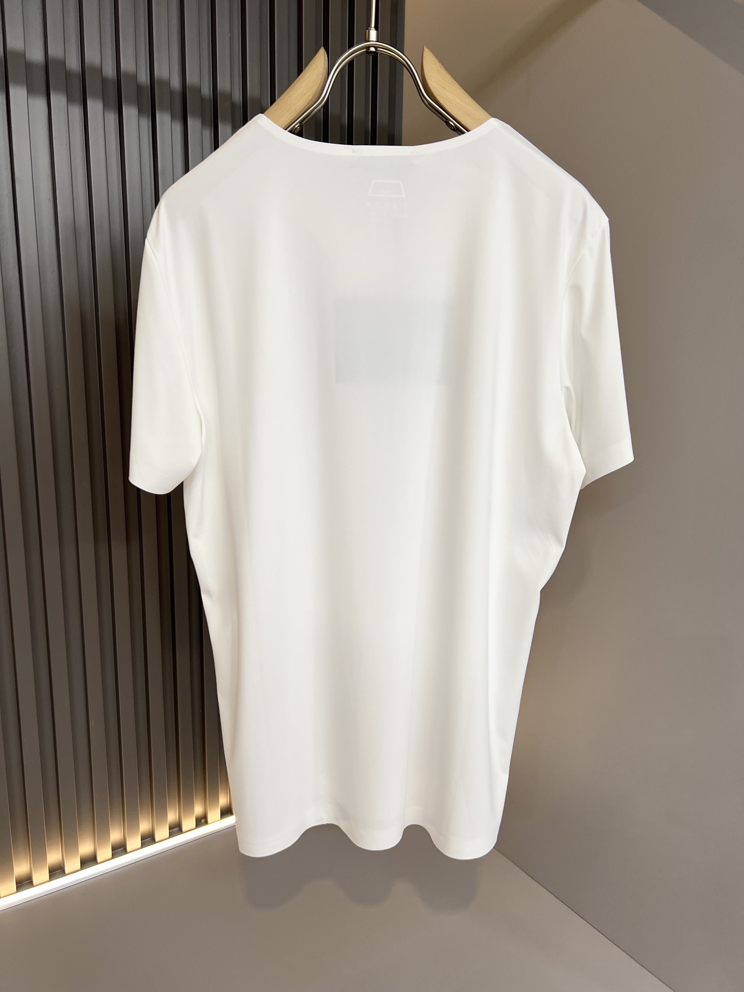 Prad*普*达2024春夏季新款经典元素短袖T恤经典大方的款式可以穿十年都还是流行的那种你一定要收藏几
