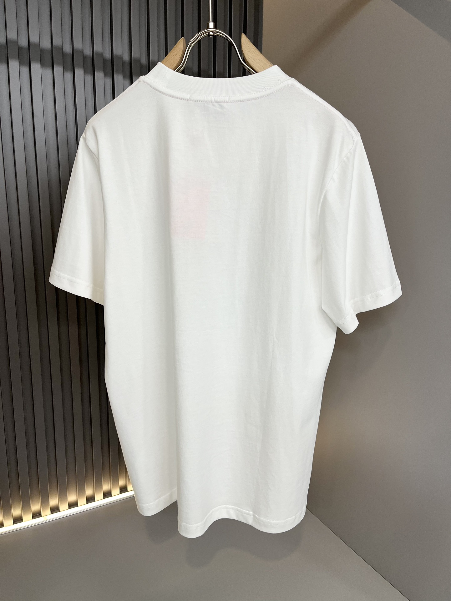 马吉拉maisonmargiel2024春夏新款男女同款短袖T恤专柜同步发售！定制专属洗水纯棉面料胸前印